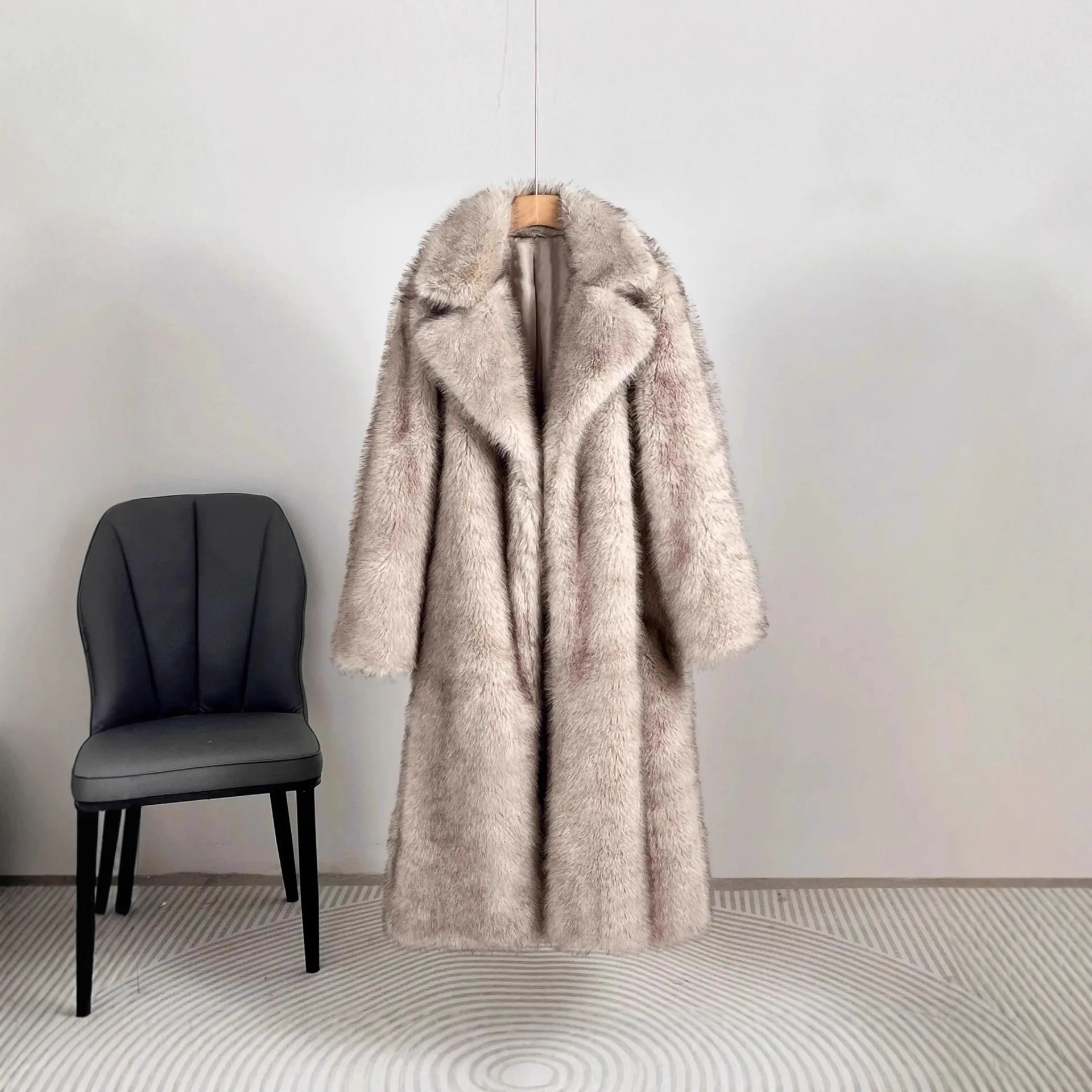 เสื้อโค้ทขนเฟอร์เทียมแบบยาวหรูหราสำหรับผู้หญิง ฤดูหนาว 2025 เสื้อแจ็คเก็ตขนฟูอุ่นๆ สไตล์สตรีท เสื้อคลุมขนยาว