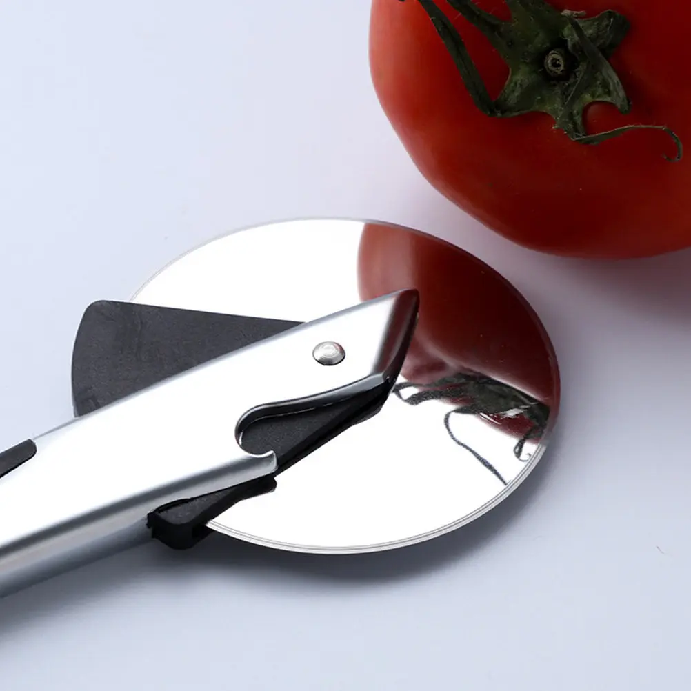1Pcs Pizza Slicer Pizza Wheel Cutter Fine Workmanship Stainless Steel Blade Creative Design for Use Portable