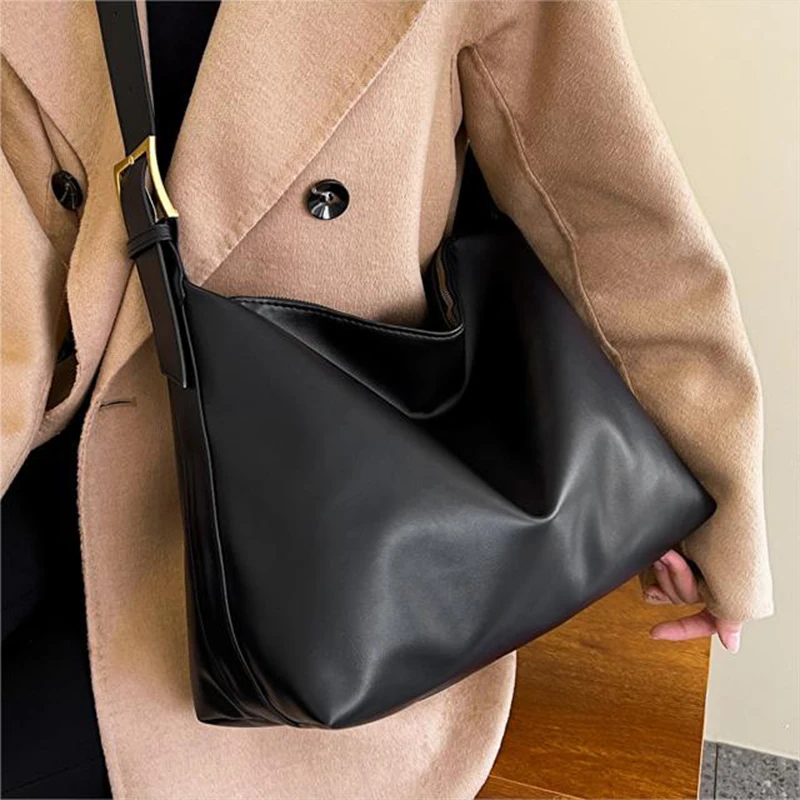 Large Capacity Women's Bag Portable Simple And Versatile Commuting Fashion Casual Shoulder Bag