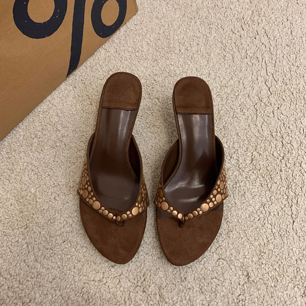 

Women's Retro Rivet Suede Thong Heeled Sandals Niche Genuine Leather Sheepskin Versatile High Heel Mules