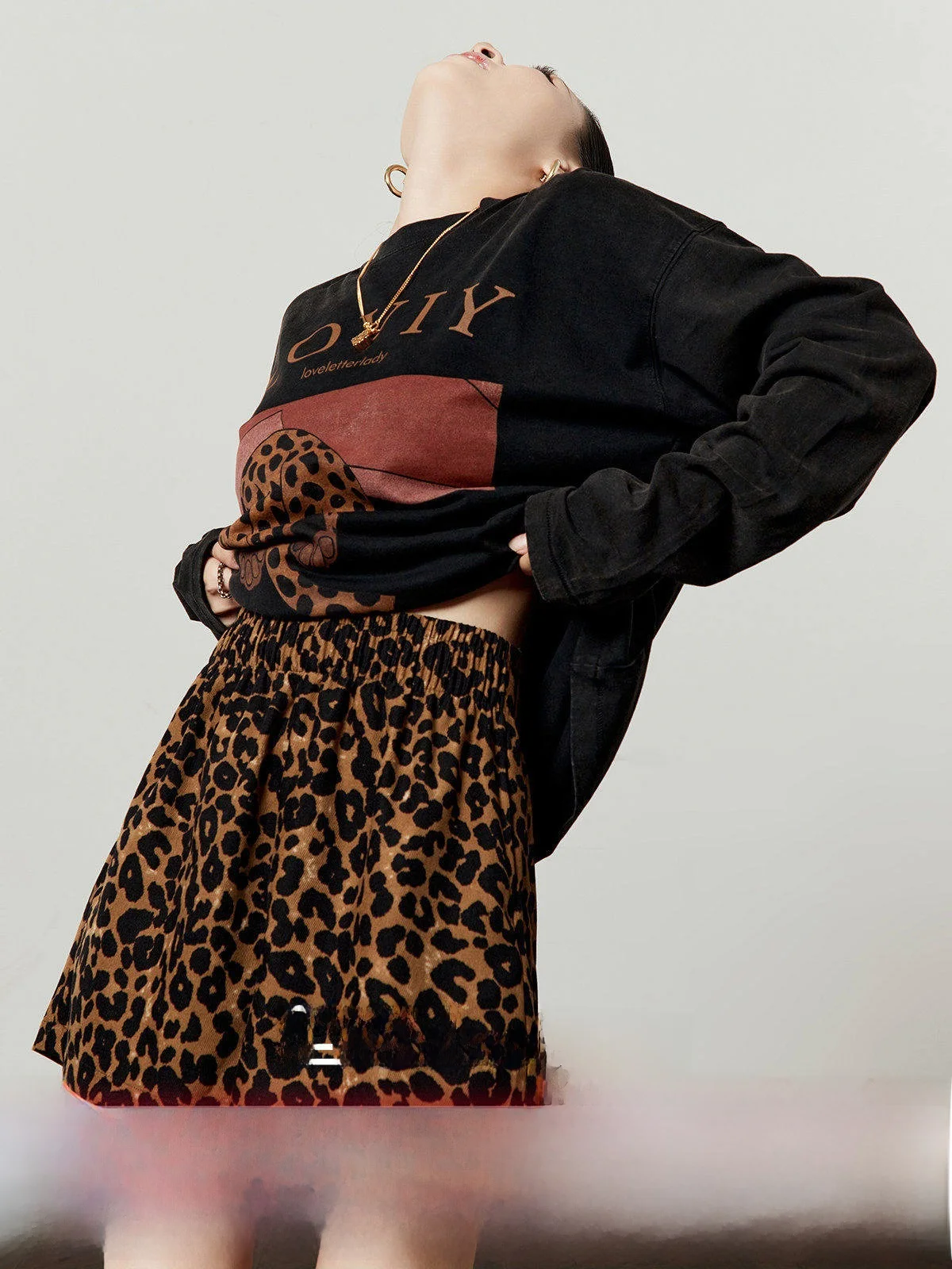 

Bla Oversize round Ne Long Sve T-irt Women's Loose Fit Printed Courageous Leopard Design Casual Comfortable Cotton