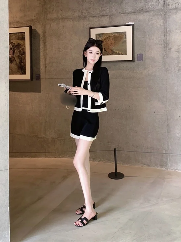 

Korean Style Knitted Cardigan Shorts Set Fashionable Elegant Women's Outfit 2025 Autumn Season Comfortable Mid-Waist Fit