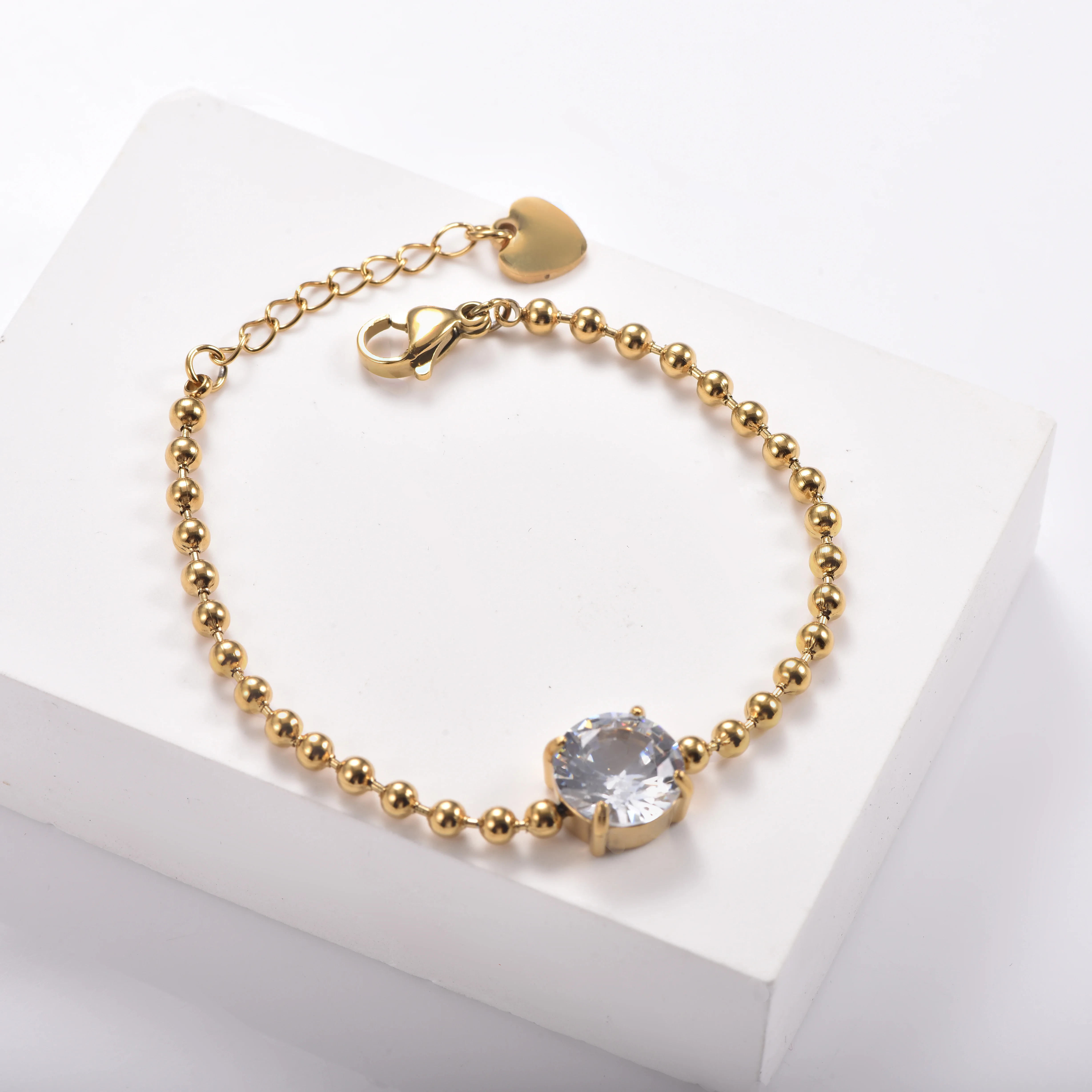 Edelstahl-Perlenkettenarmband für Damen, Charm-Armband, 18K vergoldet, wasserdicht, mit Herzanhänger, verstellbarer Schmuck – Detail 1