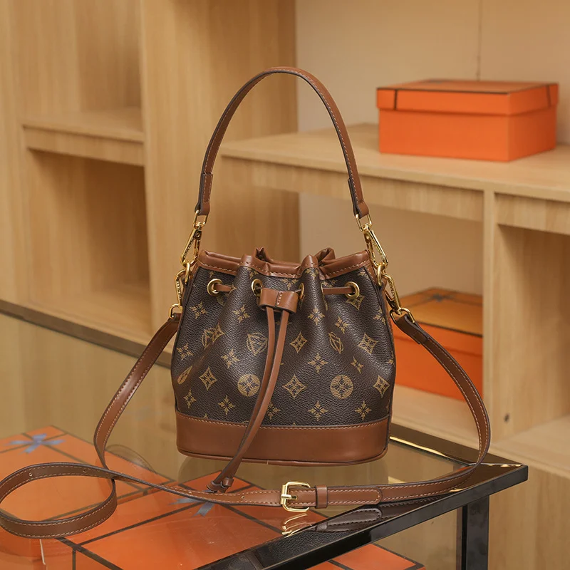 

2025 New Letter Stitching Leather Women's Bag Commuting Portable Crossbody Bag Retro Design Drawstring Bucket Bag