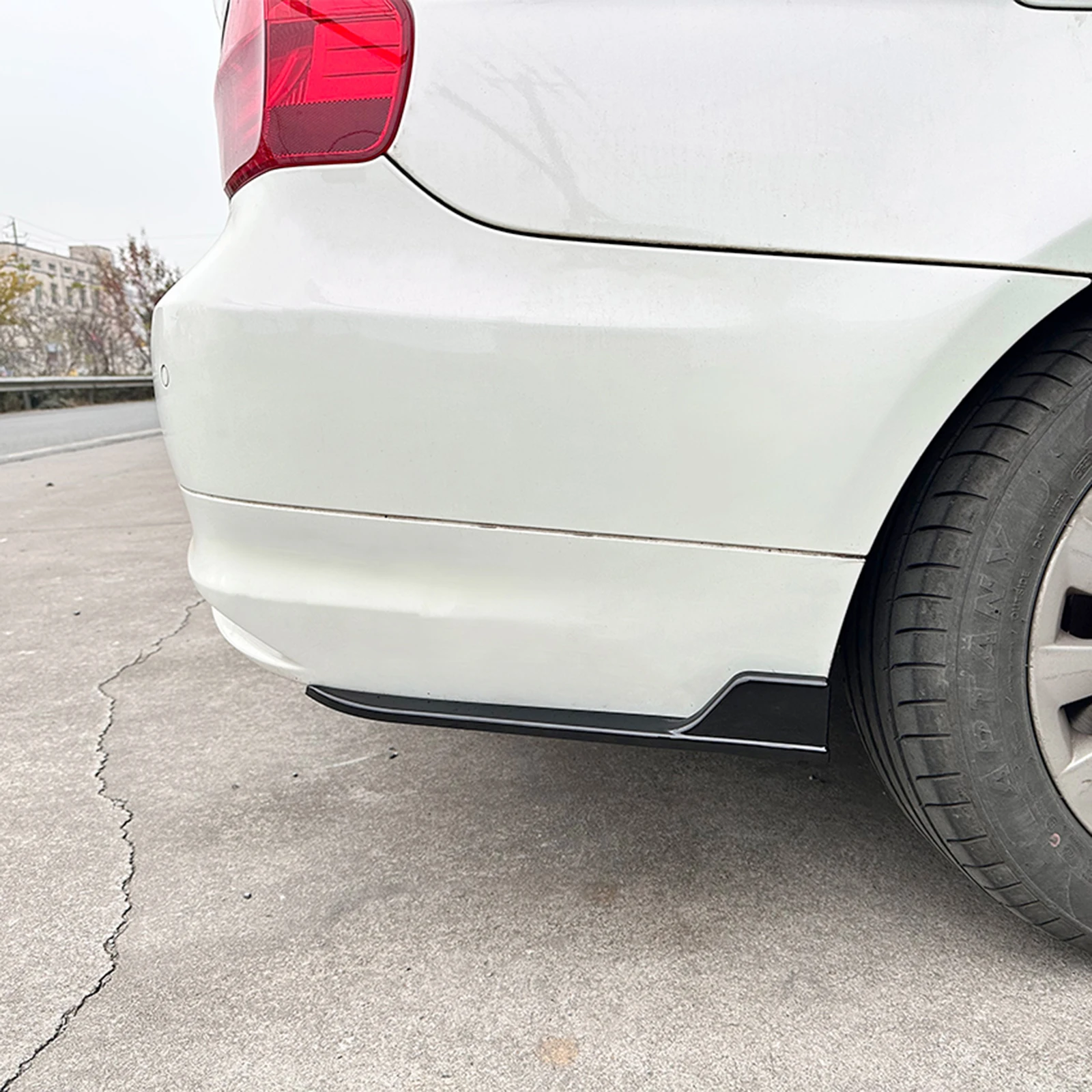 

Car Exterior Rear Bumper Side Corner Spoiler Splitters For BMW 3 Series E90 2005-2012 Stantard Version Air Vent Cover Trim