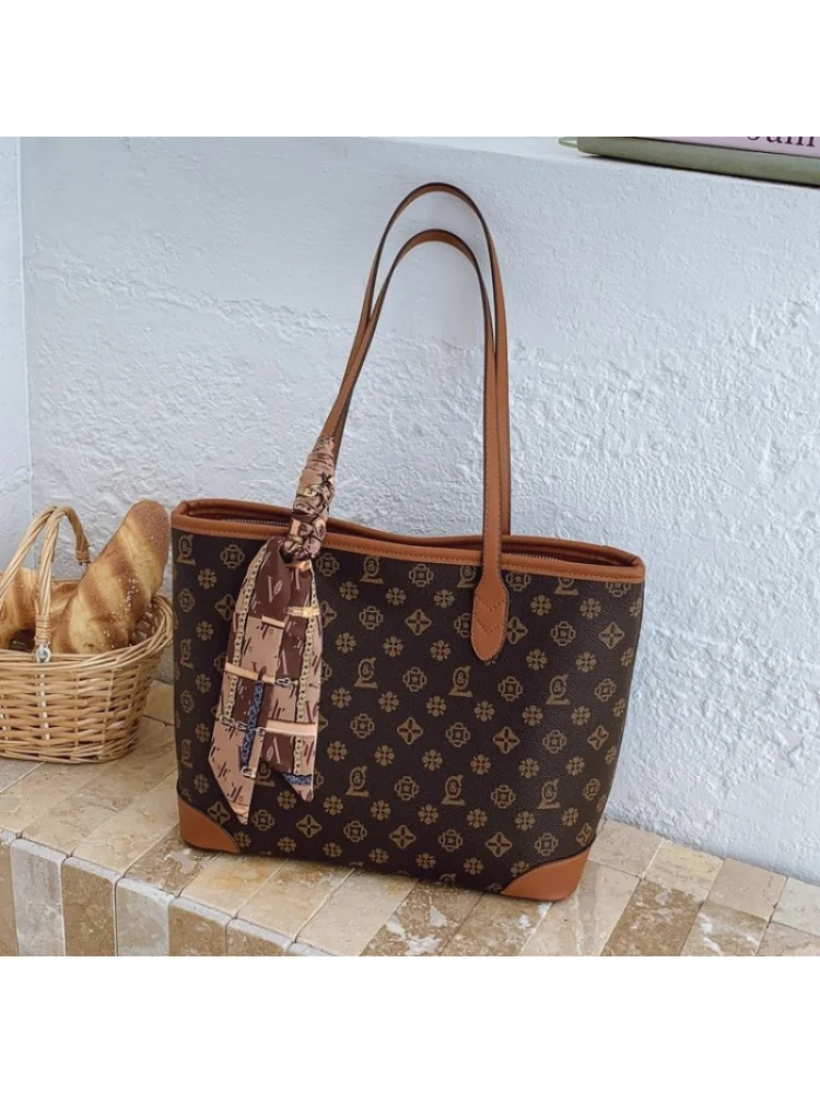 Stylish Ladies Messenger Bag Made Of Octagon-Printed Leather Boasting Iceland Casual Vintage Spacious Soft Daily Look