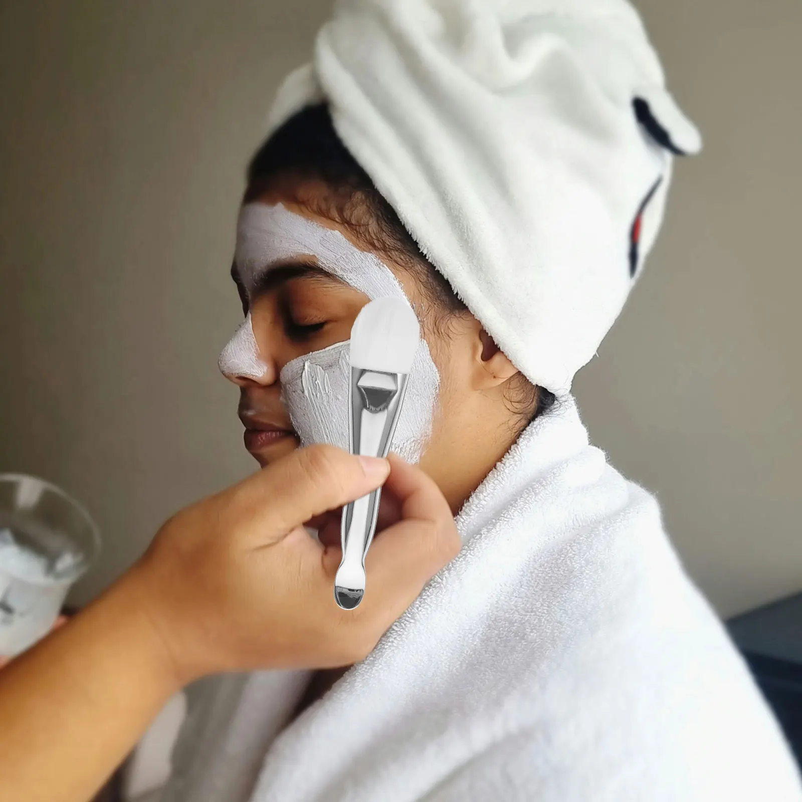 

Double Head Facial Brush for Women Lightweight Compact Applicator Spoon Design Gentle Skin Cream Scoop Tool Face Mask Applicator