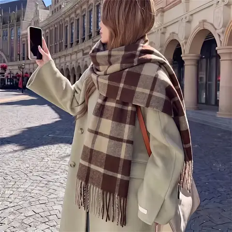 Women Classic Plaid Tassel Scarf Retro Checkered Pattern Soft Thick Neck Wrap Warm Long Shawl Wrap Fashion Daily Outerwear Acces