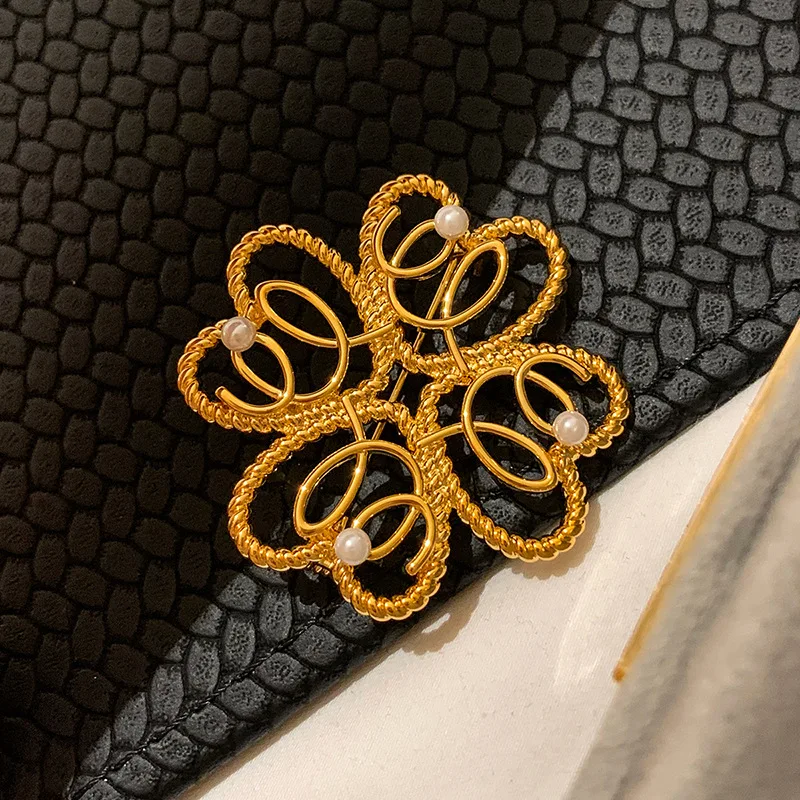 

Fashion Heart Flower Metallic Brooch Pins For Women Creative New Luxury Pearl Paved Statement Brooches Jewelry