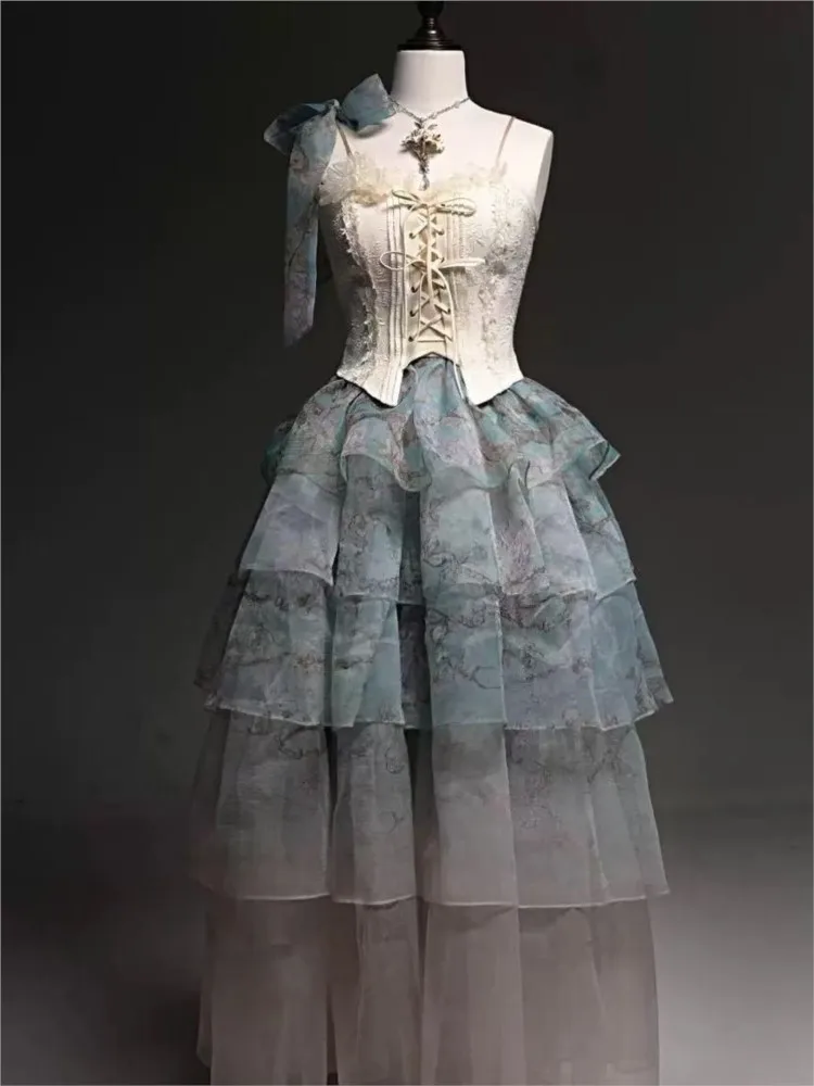 Zwarte abrikozenboom afstuderen etherische gastheer kunstonderzoek verjaardag en coming-of-age jurk