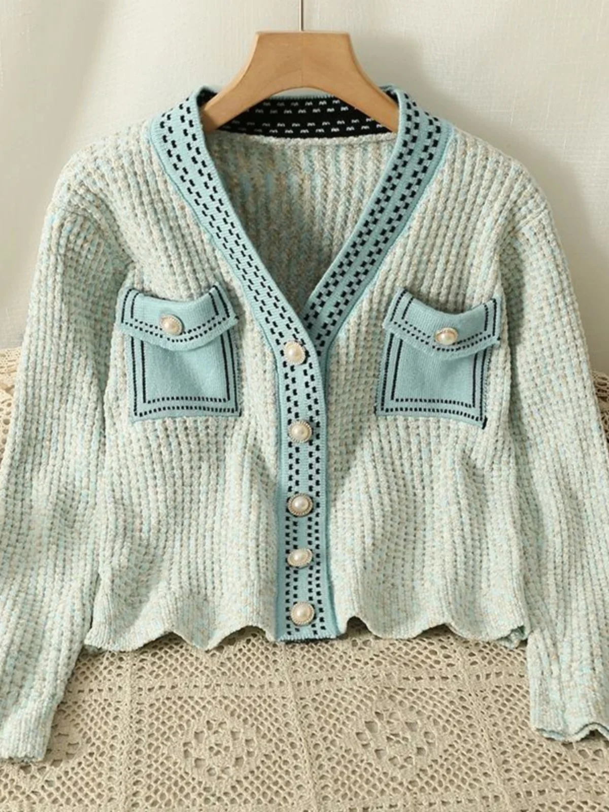 Top in maglia con bottoni perlato francese Sle V-ne Little Fraance Sle Calore Riscaldamento Colore puro Dolce Sle Lungo Sve Vestibilità ampia