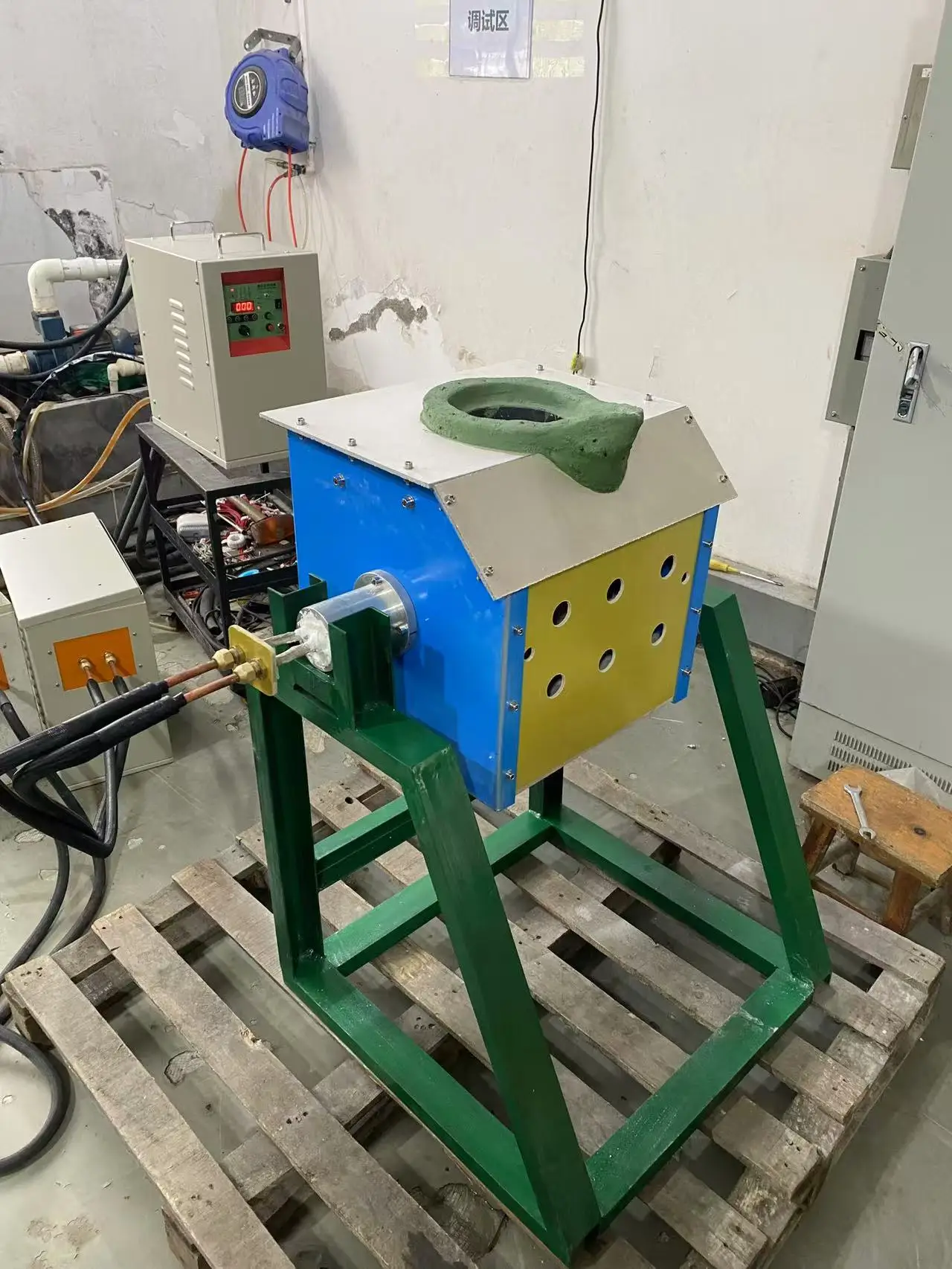 Medium frequency copper furnace