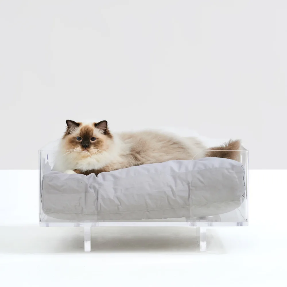 Customized  Easy To Clean Acrylic Clear Soft Plush Luxury Large Dog Sofa Bed Indoor Kennel Cat House Sofa Pet Bed