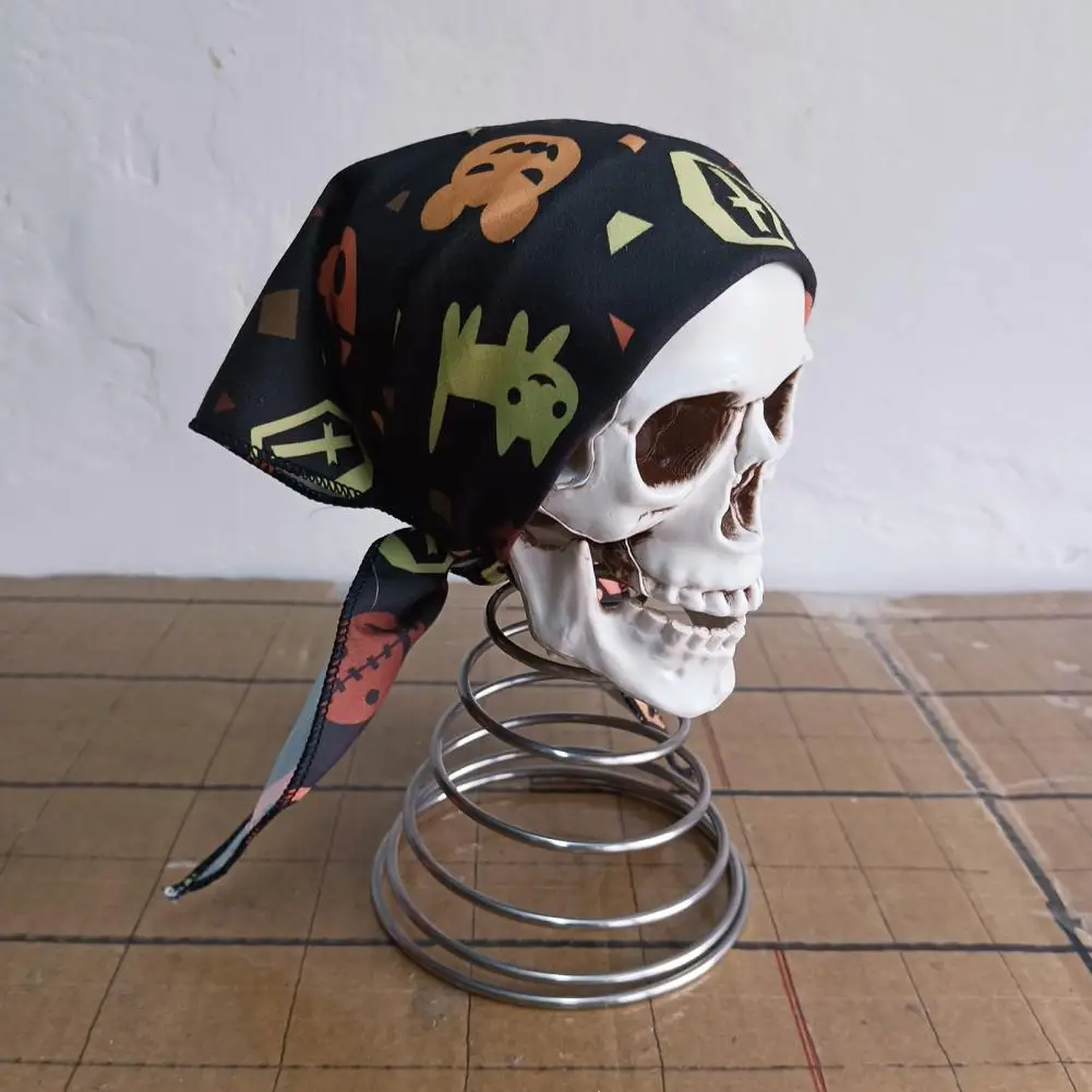 

Festive Skull Ornament Skull Tree Topper Spooky Skeleton Tree Topper Ornaments for Halloween Christmas Decor Haunted for Home
