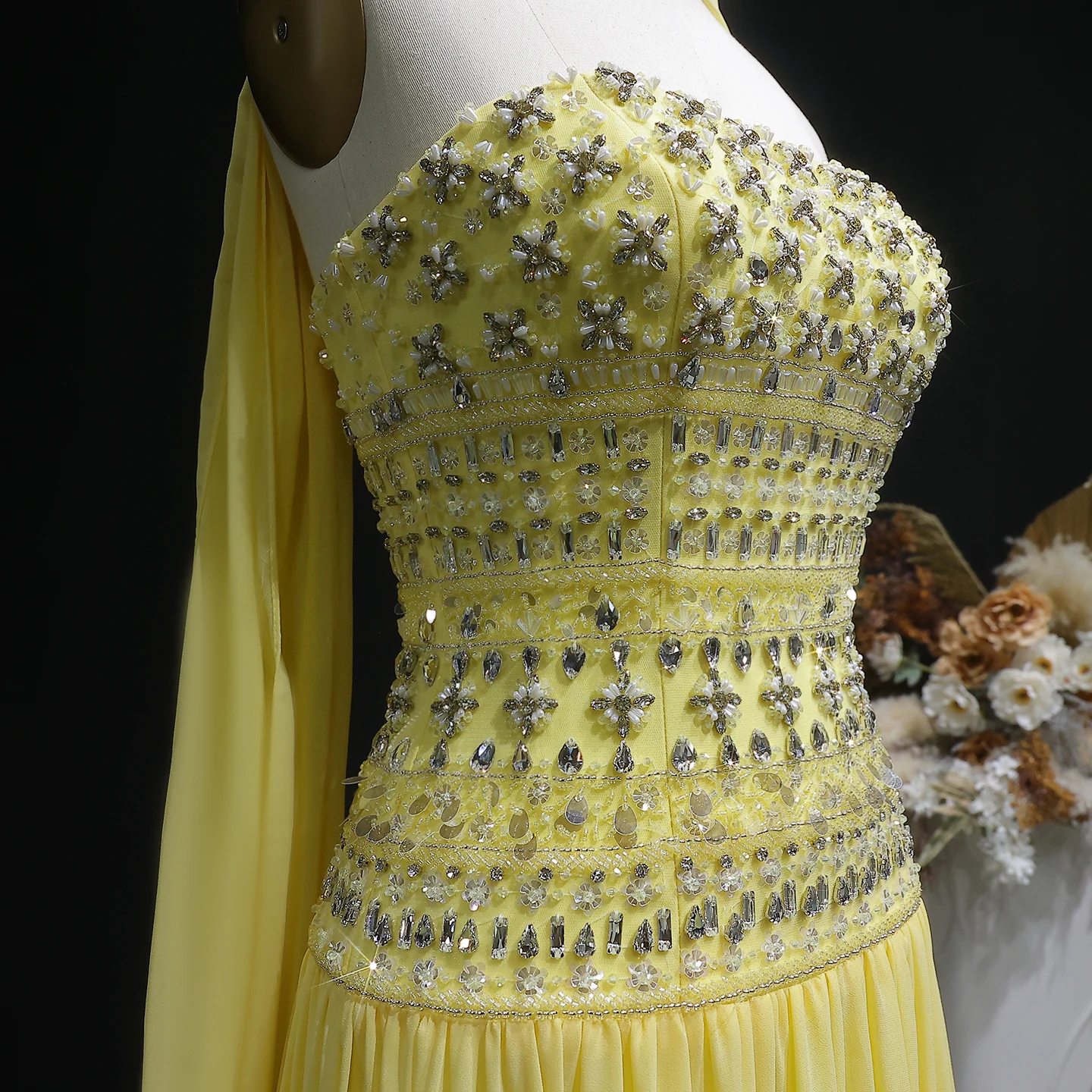 Sharon Said Funkelndes Fliederfarbenes Perlenbesetztes Plissiertes Chiffon-Abendkleid mit Fließendem Schal Dubai Saudi Hochzeitsfeier SS539 Maßanfertigung – Detail 31