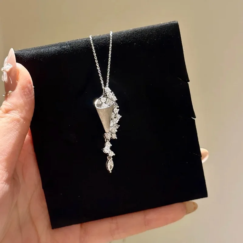 بسيطة الإناث المختنق 925 فضة تألق الفضة نحى الساعة الرملية قلادة قلادة للنساء Waterdrop شرابة سلسلة