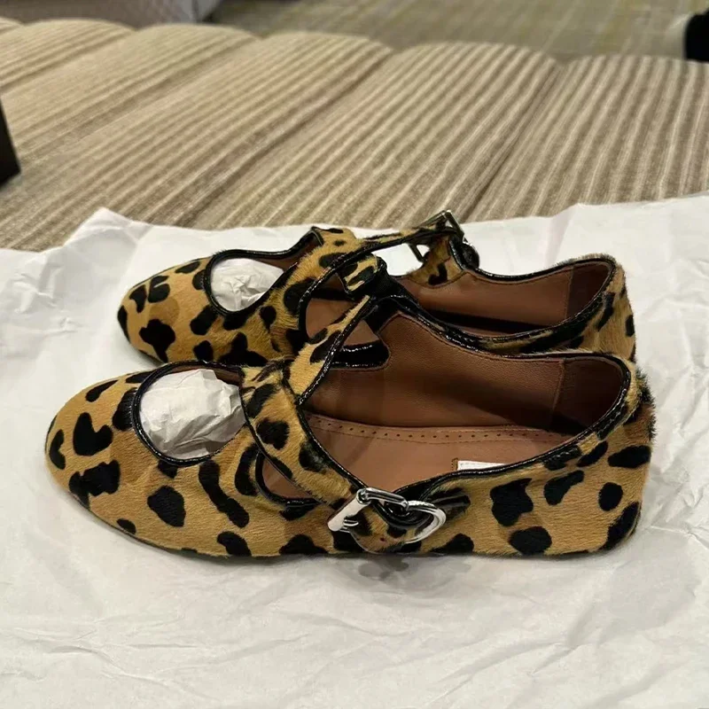 Zapatos de Ballet planos de leopardo para Mujer, sandalias de diseñador informales poco profundas de gamuza, zapatos de vestir cómodos, nueva tendencia