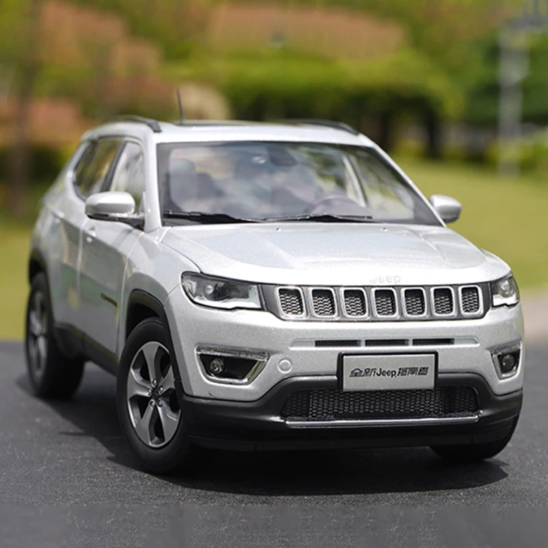 1:18 Scale Diecast Alloy JEEP COMPASS Off-road Vehicle SUV Cars Toys Cars Model Classics Adult Souvenir Gifts Static Display