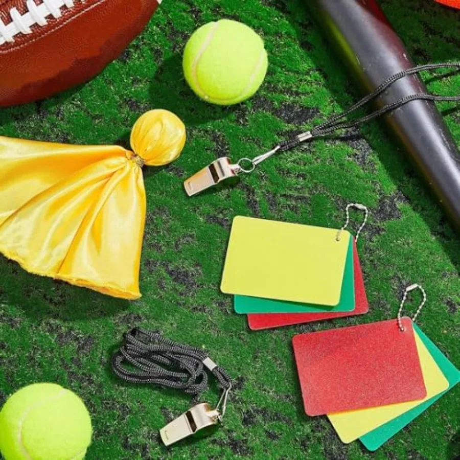6 Pcs Perlengkapan Wasit Sepak Bola Termasuk 2 Set Kartu Wasit Hijau Merah Kuning 2 Peluit Wasit Logam dengan Tali Gantungan 2 Bola Sepak