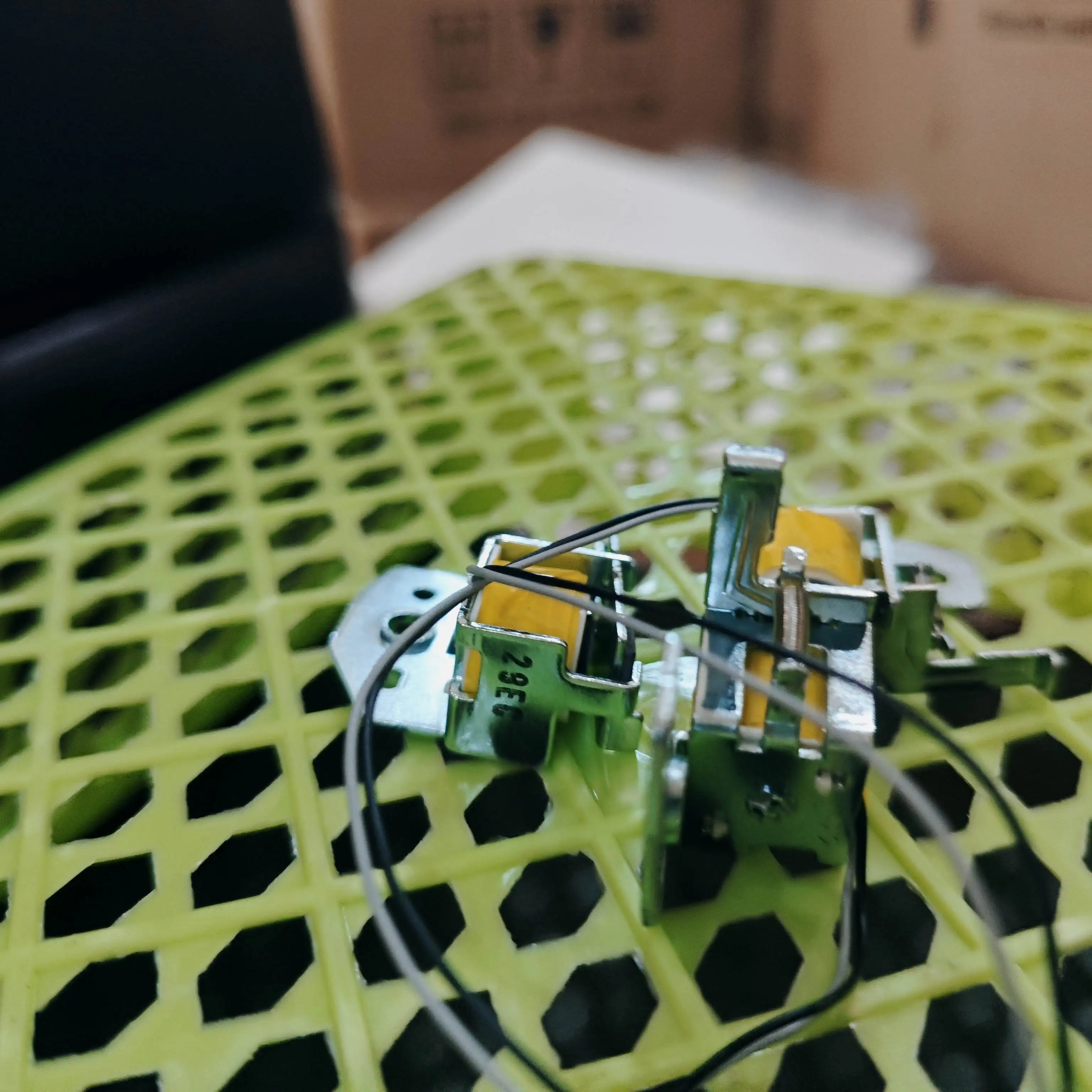 

1X JC33-00025B Solenoid for Samsung CLP 360 362 363 364 365 367 368 CLX 3300 3302 3303 3304 3305 ML 1910 1915 2525 2540 2545