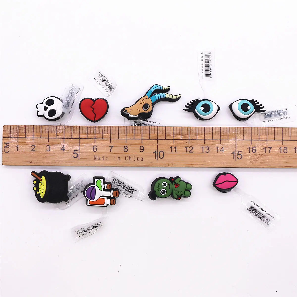 1pcs Original Funny Eyes PVC Shoe Charms Decorations Horror Doll Sheep Skull Broken Heart Shapes Shoe Upper Buckle Accessories