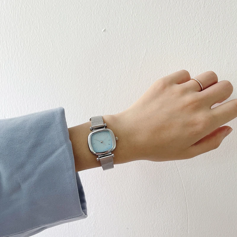 Маленькие квадратные женские часы в стиле ретро, нишевые, легкие, роскошные, простые, темпераментные, универсальные, повседневные, женские часы с маленьким циферблатом