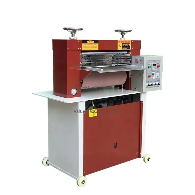 Verarbeitungsmaschine für Ledergürtel – Funktion zur Rollenbeschichtung und Musterprägung