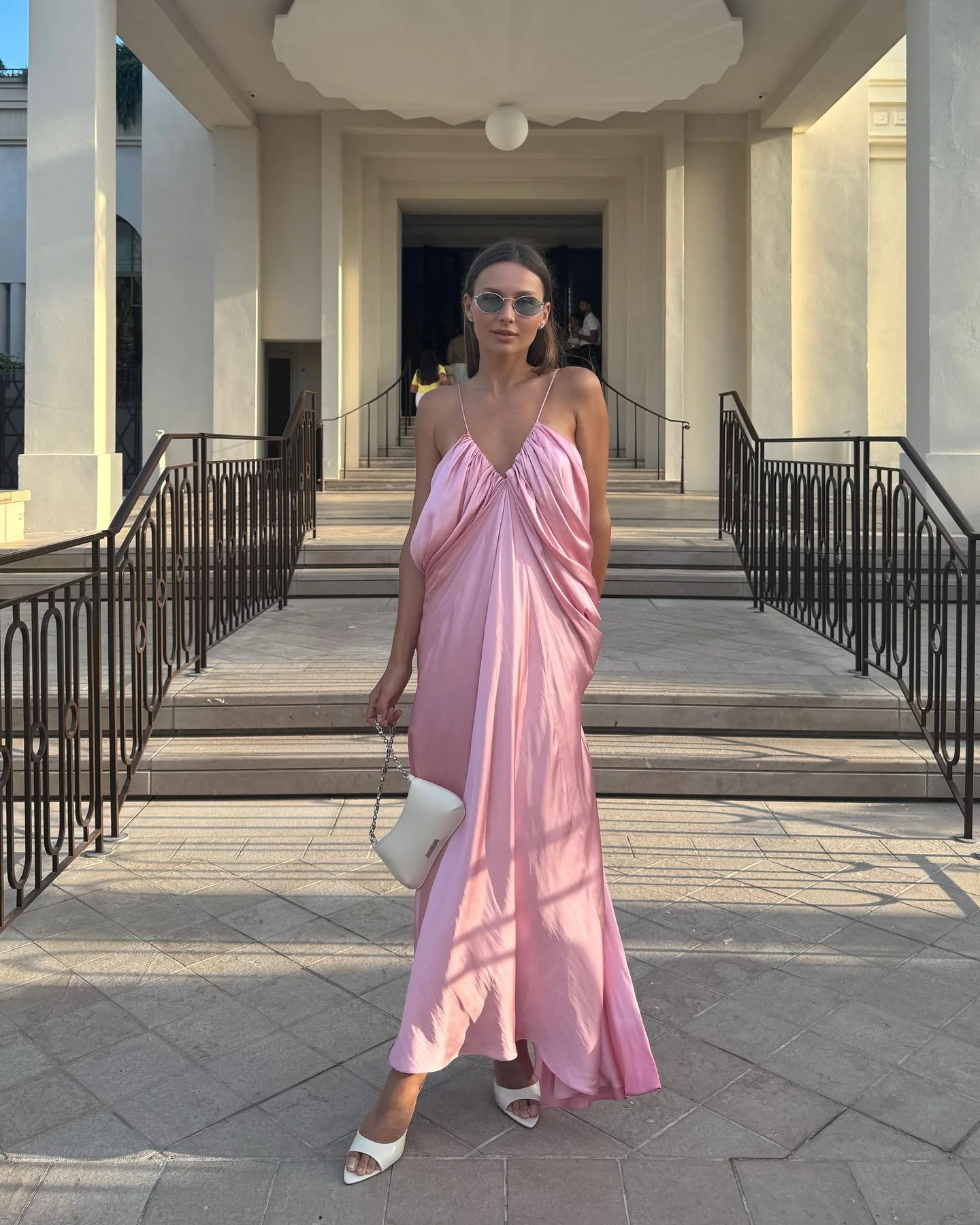 

HH Woman Summer Vacation V-neck Party Style Midi Long Dress Female Temperament Silhouette Pleated Design Sexy Backless Dress