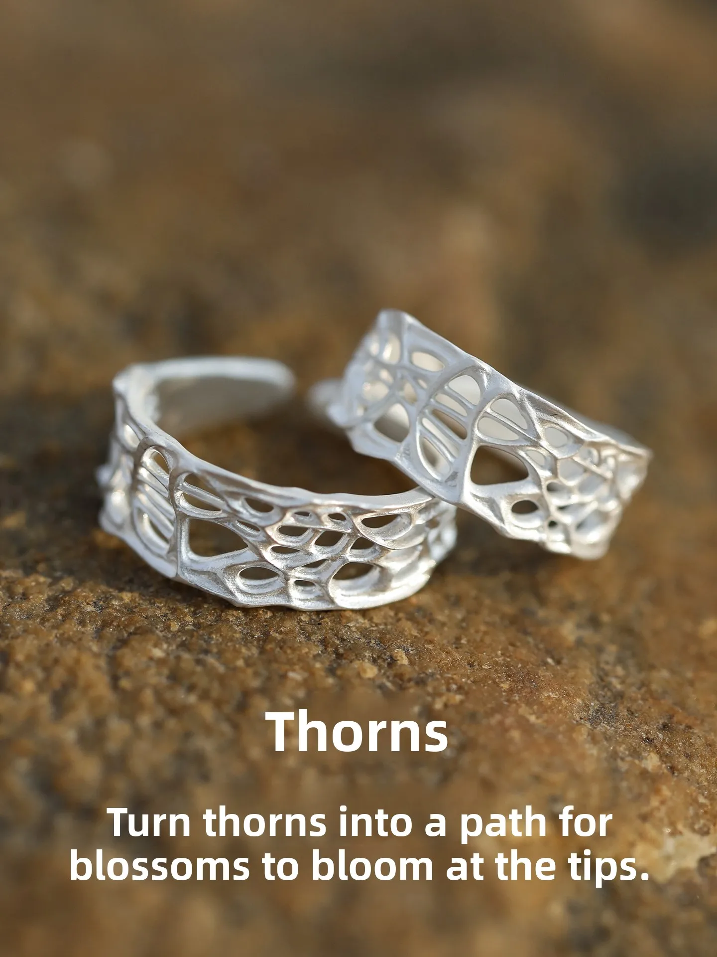 

Handmade Hollow out Silver Ring Original Design Luxury Feel Universal Fit Arch Shaped Ring for Men And Women by Zha Pò