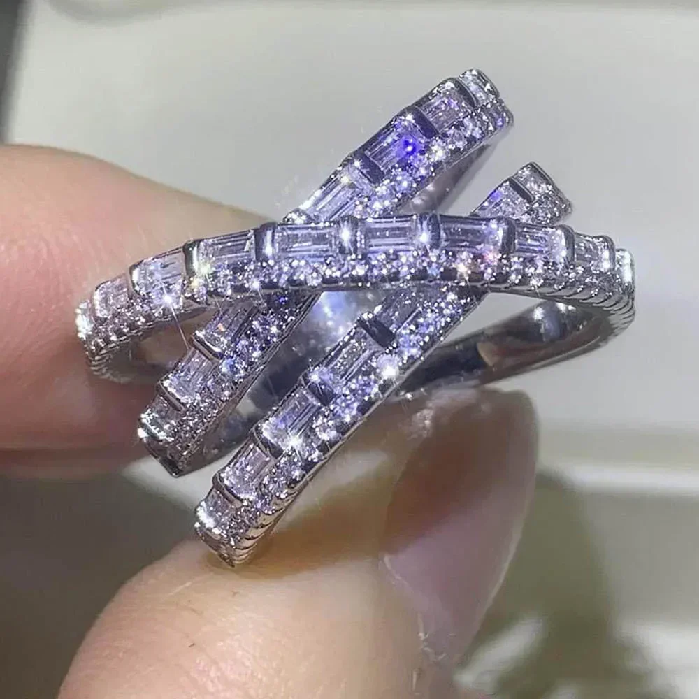 2025 New Exquisite Heavy Industry Shining Cubic Zirconia Ring Trendy Classic Brides Wedding Attending Banquet Accessories
