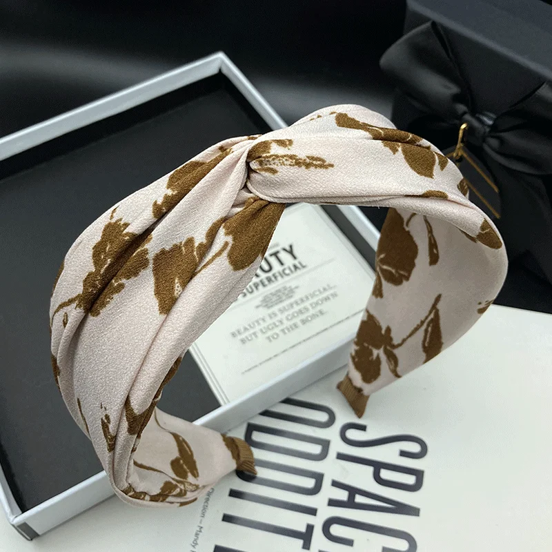 

Retro temperament hair clip headband for women, high skull top, versatile, wide edge hair compression headband for washing face