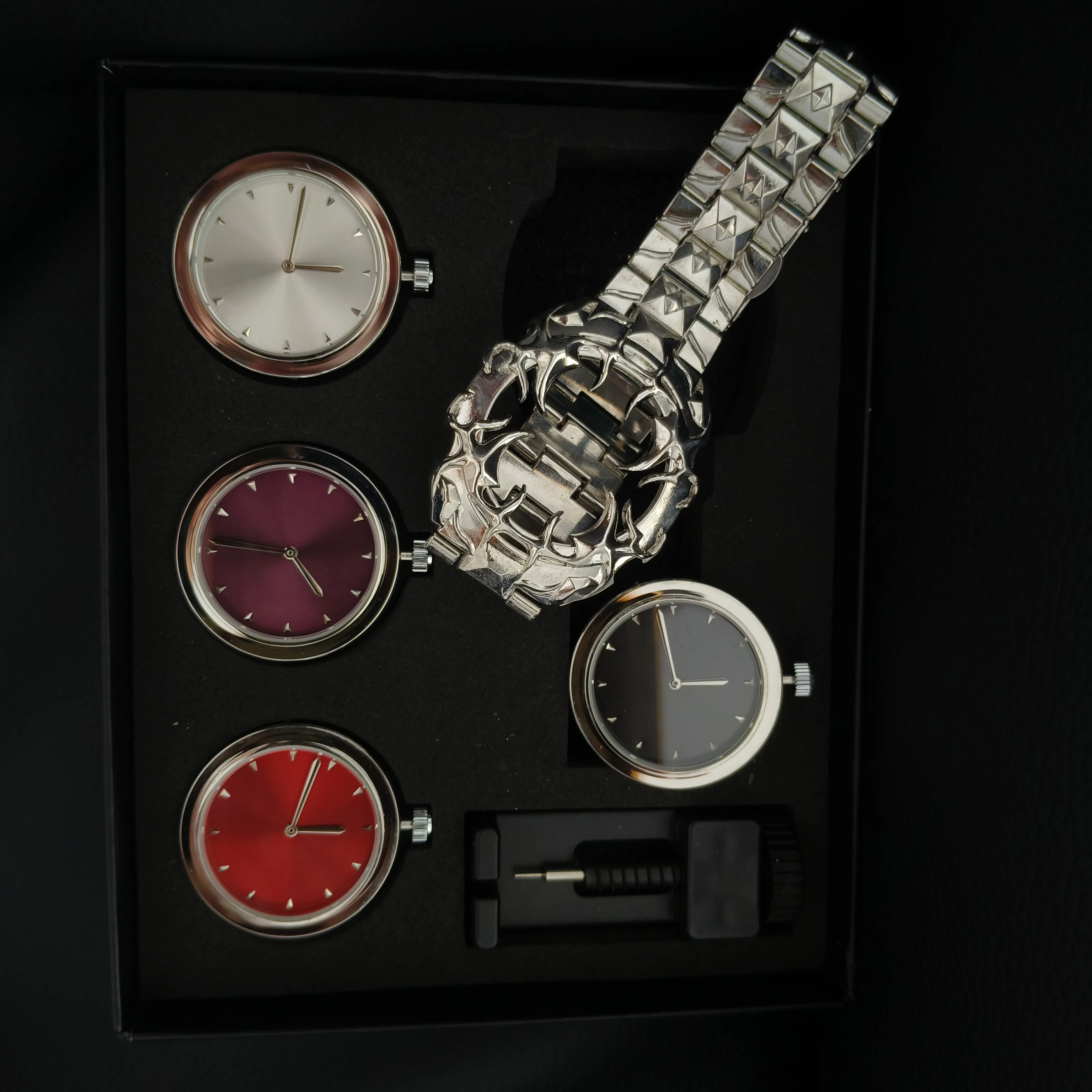 NEW Unusual Claw Watch Alabaster Style Retro Y2K Quartz Watch with Interchangeable Dials Ultra-Niche Punk-Inspired Watch Style