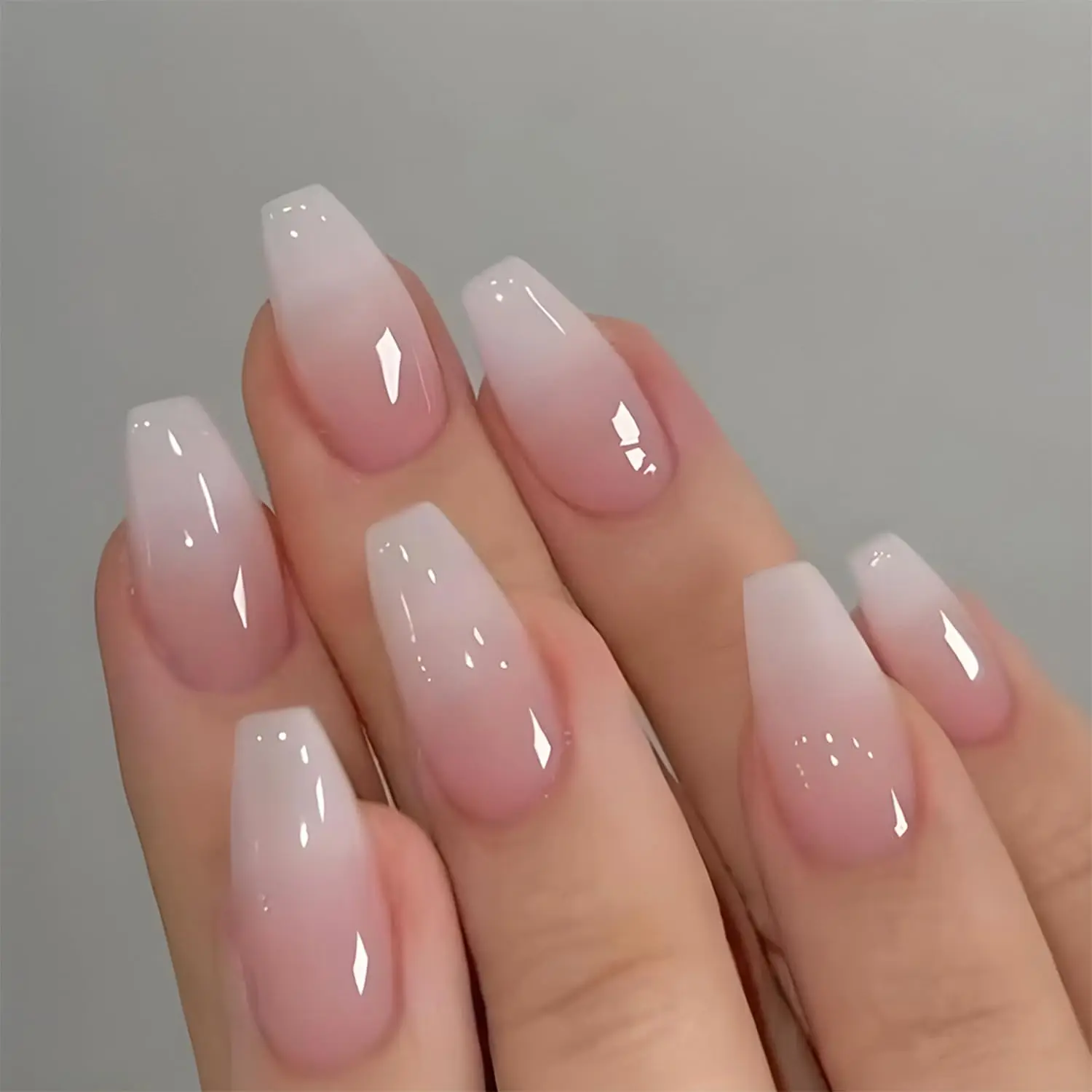 

A Set Of 24 Glossy Short Coffin-Shaped Gradient Pink Nail Stickers, Suitable For Artificial Nail Art