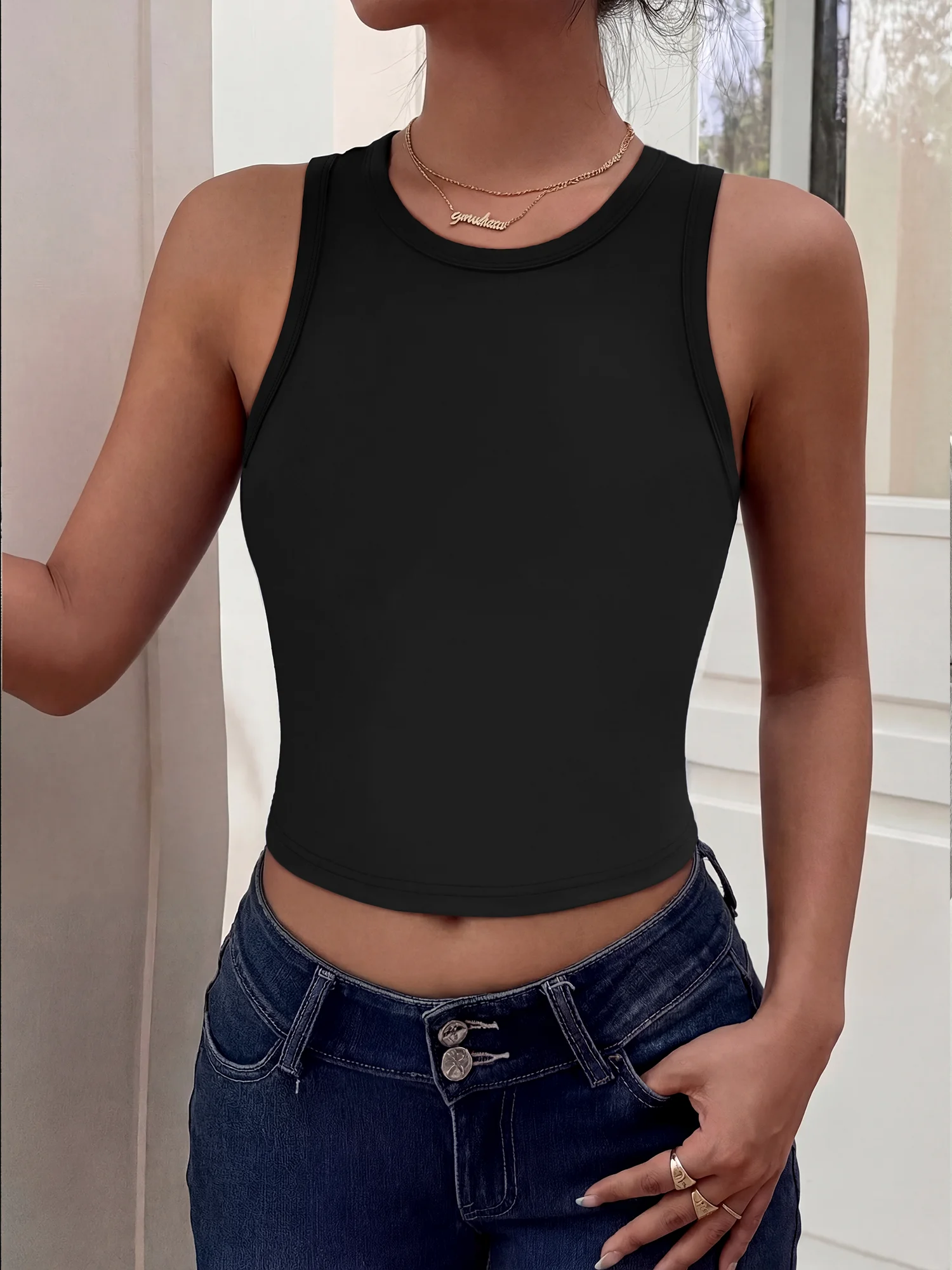Capsule Wardrobe Staple Crew Neck Cropped Sports Top, Form-Fitting Sleeveless Vest for Outerwear Matching
