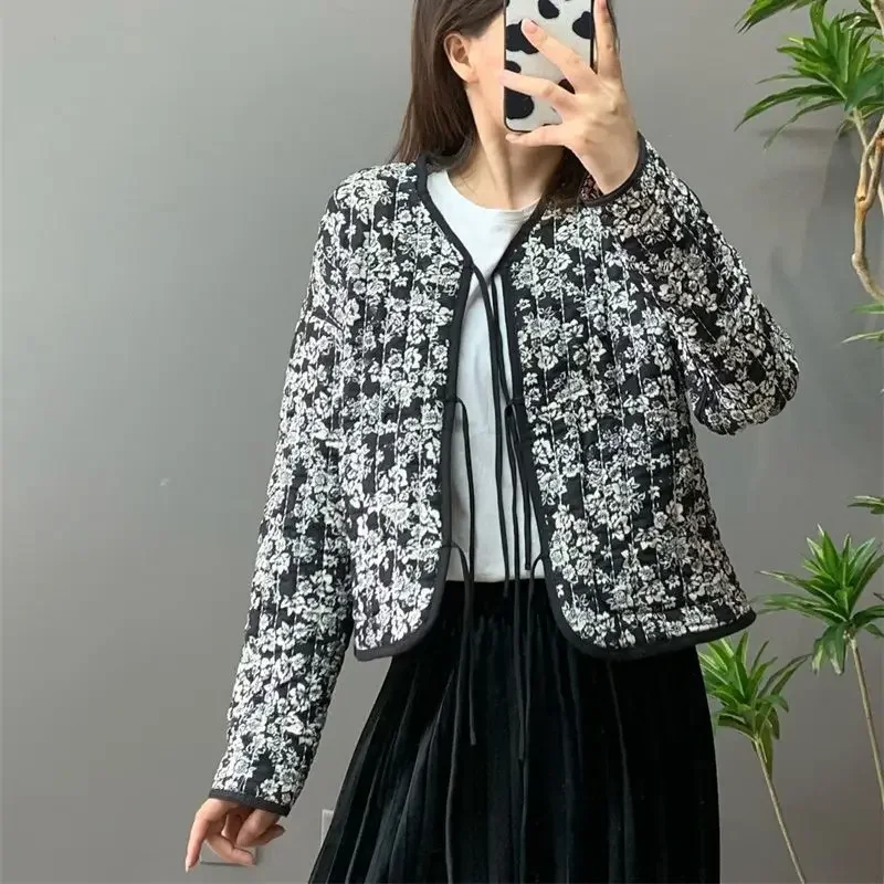 2023 Women Fashion Print Quilted Jacket Woman Retro V Neck Tie Winter Warm Padded Jacket Female Chic Reversible Jacket