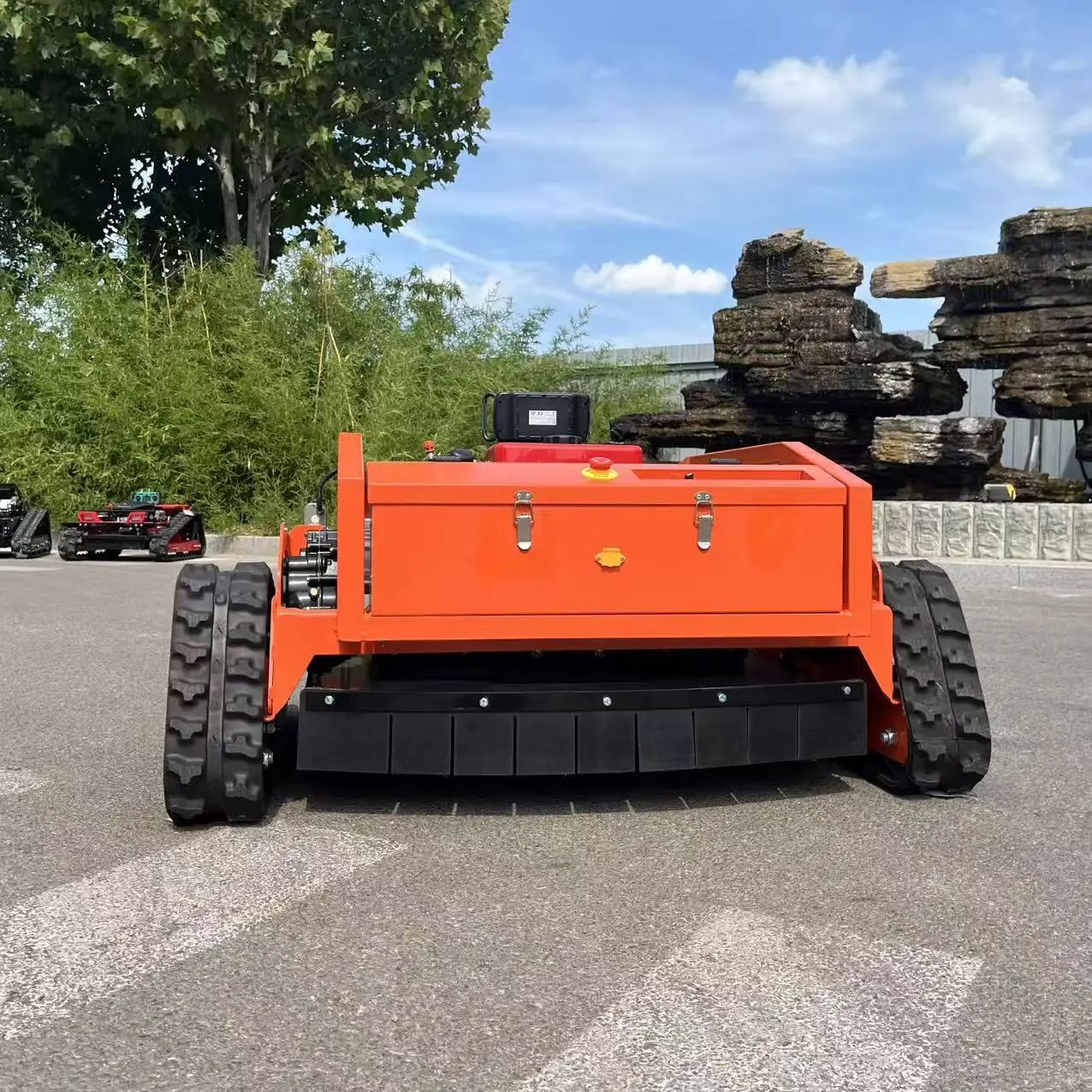 „608CC Hochleistungs-Rasenmäherroboter: 4000 ㎡ /h Mähseffizienz, Doppelklingen und Not-Aus-Taste, hoher Wirkungsgrad "