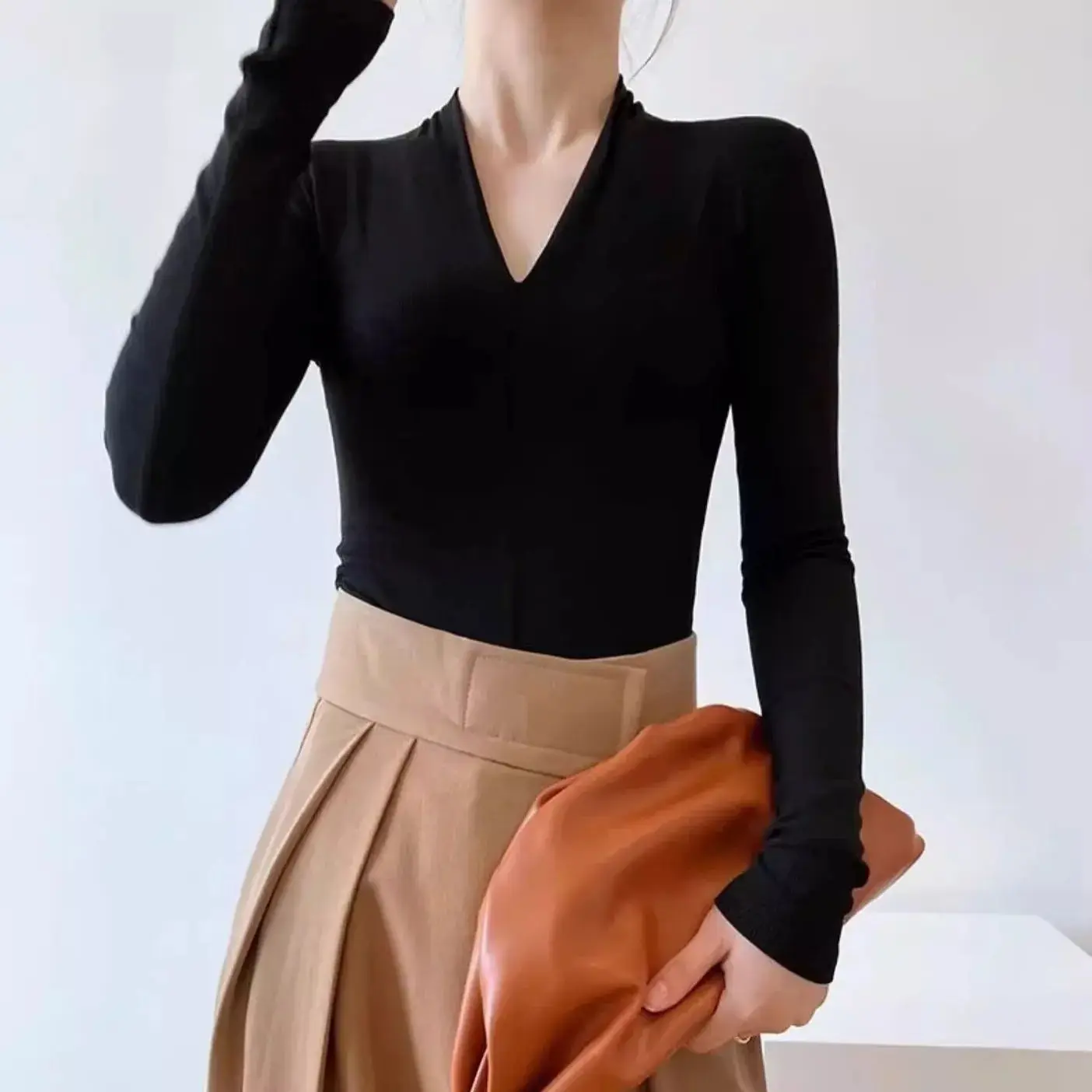 

Women Fitted V-Neck Base Layer Top Regular-Shoulder T-Shirt Elegant Long Sleeve Base Layer Ribbed Breathable Stretch Fabric