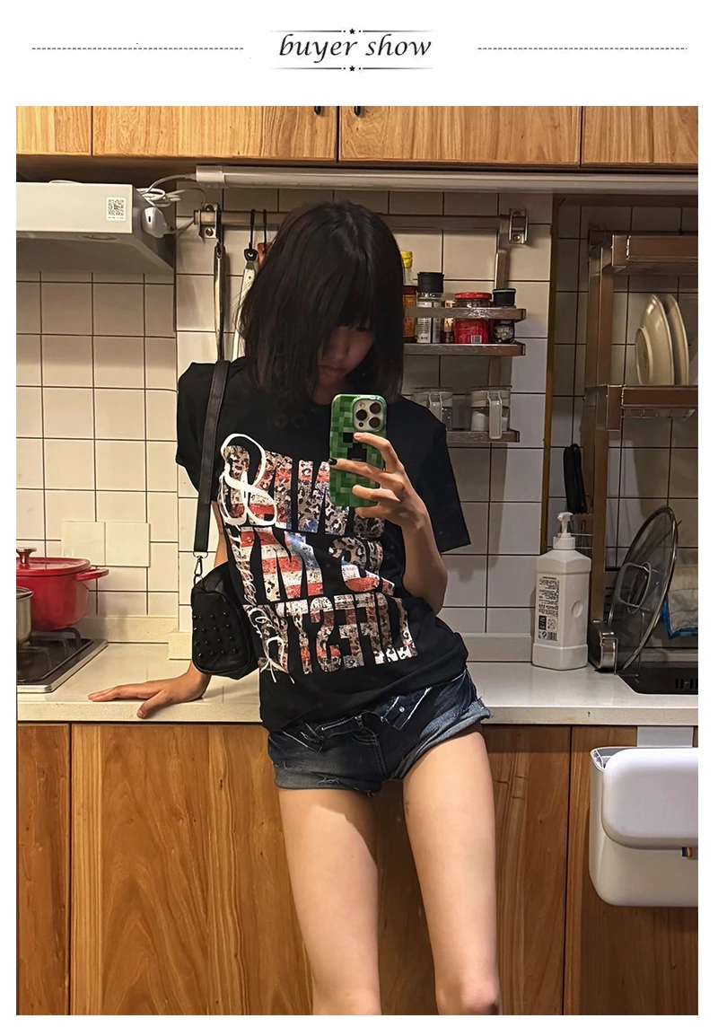 Karrcat Grunge Aesthetics T-Shirt mit Buchstaben-Print, Trashy Y2k, kurzärmeliges schwarzes Top, Vintage-Punk-Stil, Streetwear, amerikanischer Retro-Stil – Detail 2