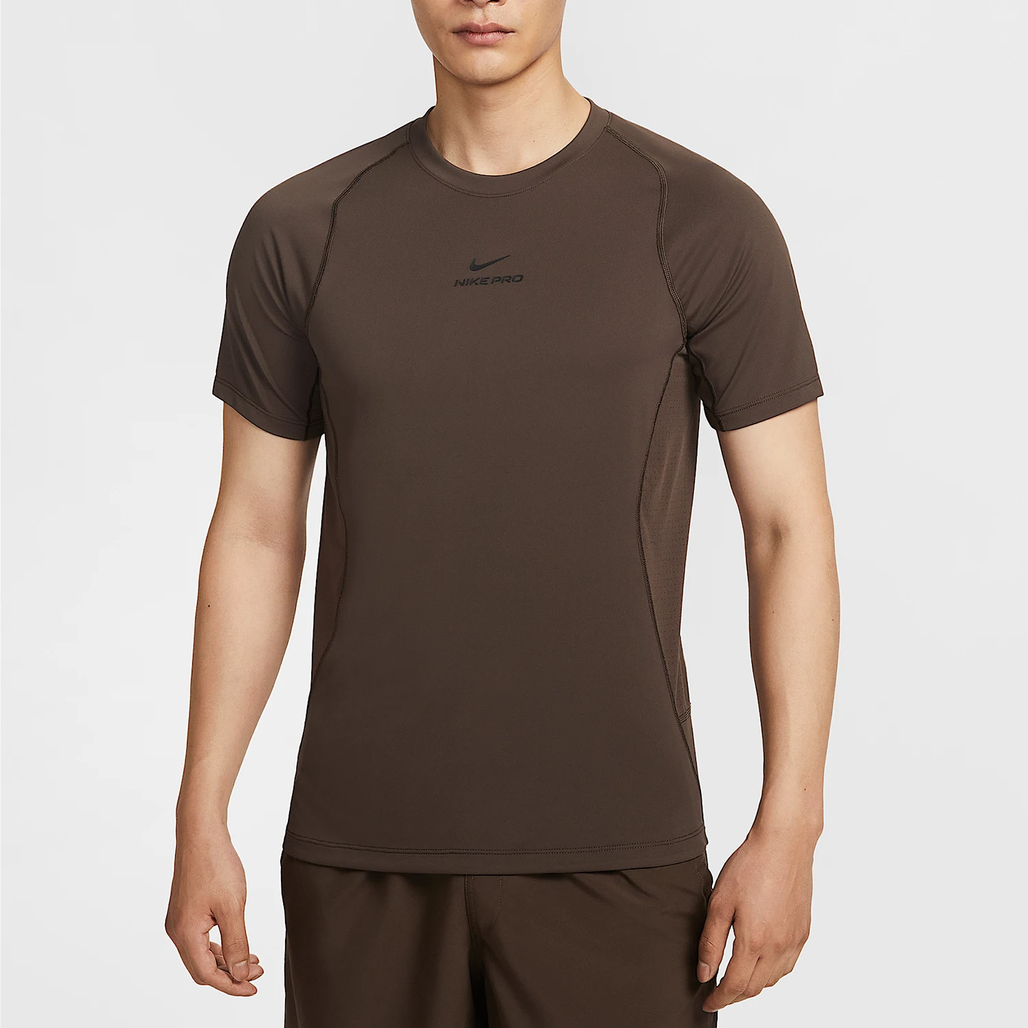 

Nike Men's Summer Training Breathable Slim-fit T-shirt HV0410-237