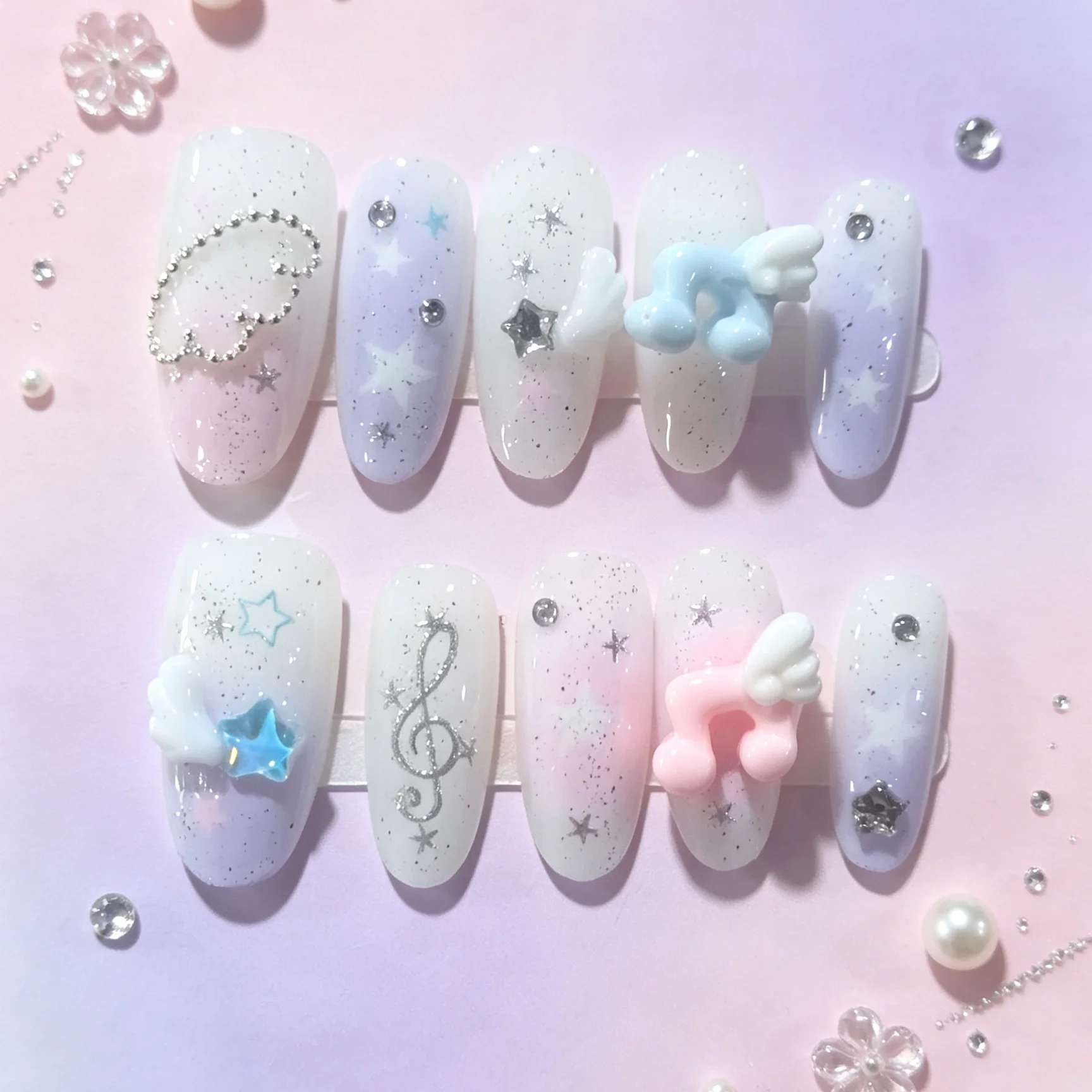 10 ongles ovales pressés à la main, magnifiques faux ongles, dégradé rose-violet, ailes 3D éclatées, adaptés aux femmes.