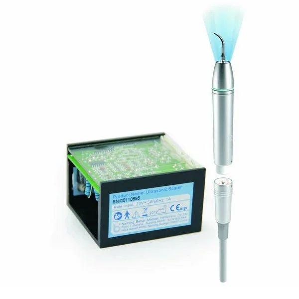 알루미늄 합금 LED 핸드피스가 포함된 피에조 초음파 스케일러에 내장된 Carolyn&MN C7L