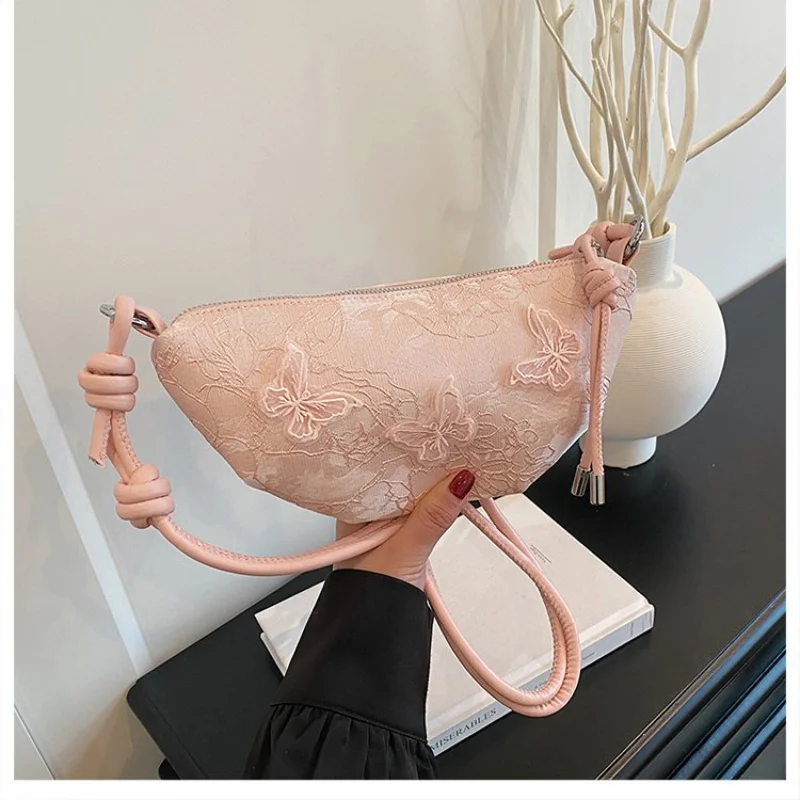 

Classic Parisian Style Leather Shoulder Bag For Women With Timeless Silhouette And Elegant Hardware