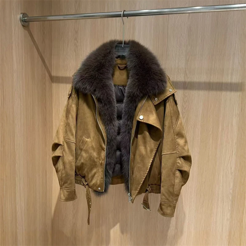 New winter style short down jacket with fox fur collar, high-quality fashion suede jacket, loose fit, thick and warm fur coat.