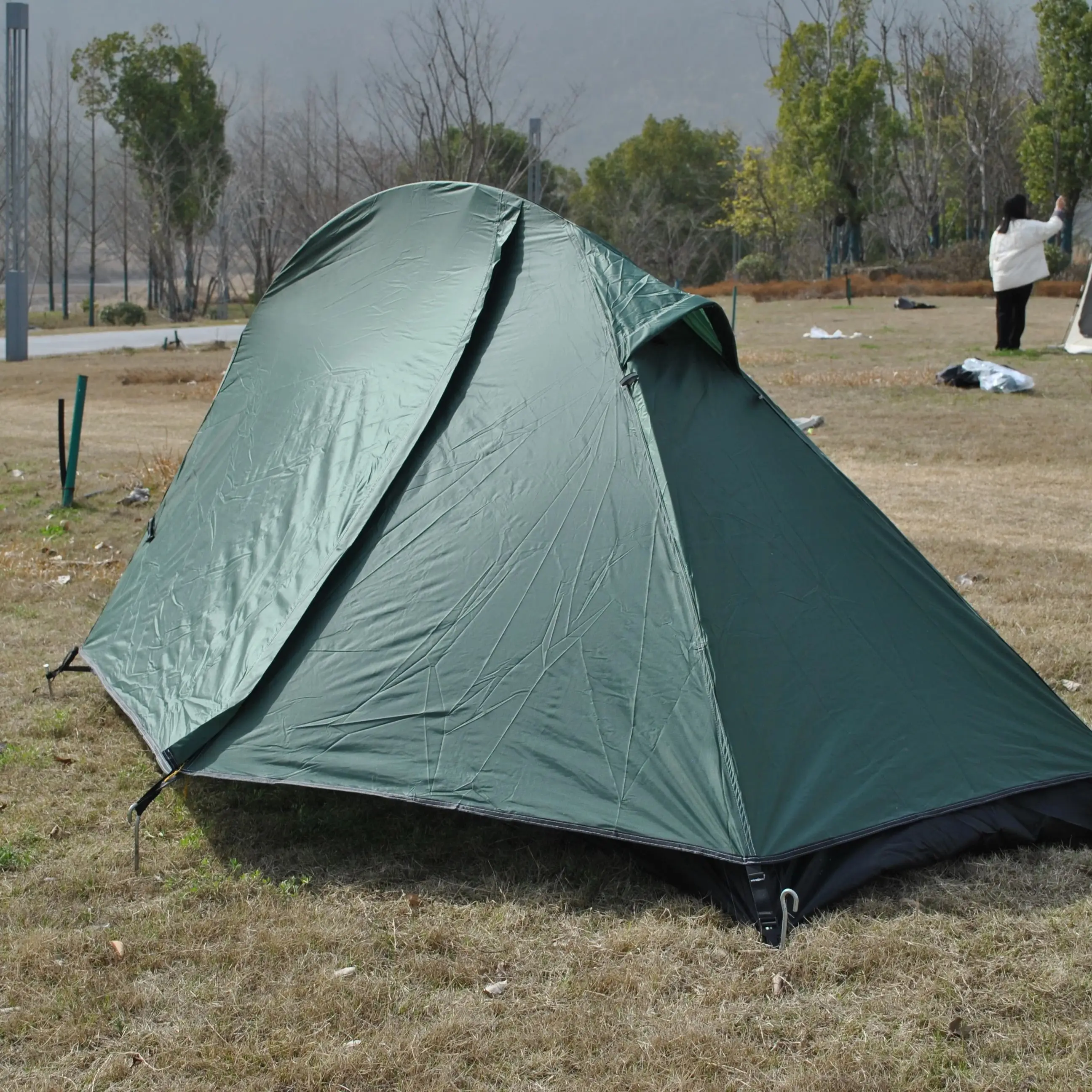 tente-de-randonnee-ultralegere-pour-1-personne-en-silnylon-pu4000mm-impermeable-abri-de-camping-individuel-conception-facile-a-monter-pour-la-randonnee-et-le-velo-trekking