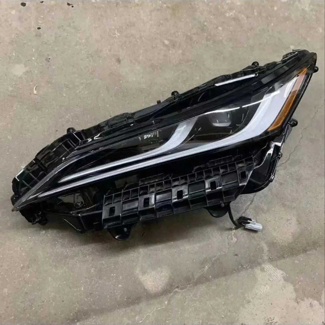 

Original for Toyota Venza Headlight Lighting System Front Bumper Parts for Used Car 24V 6000K Color Temperature