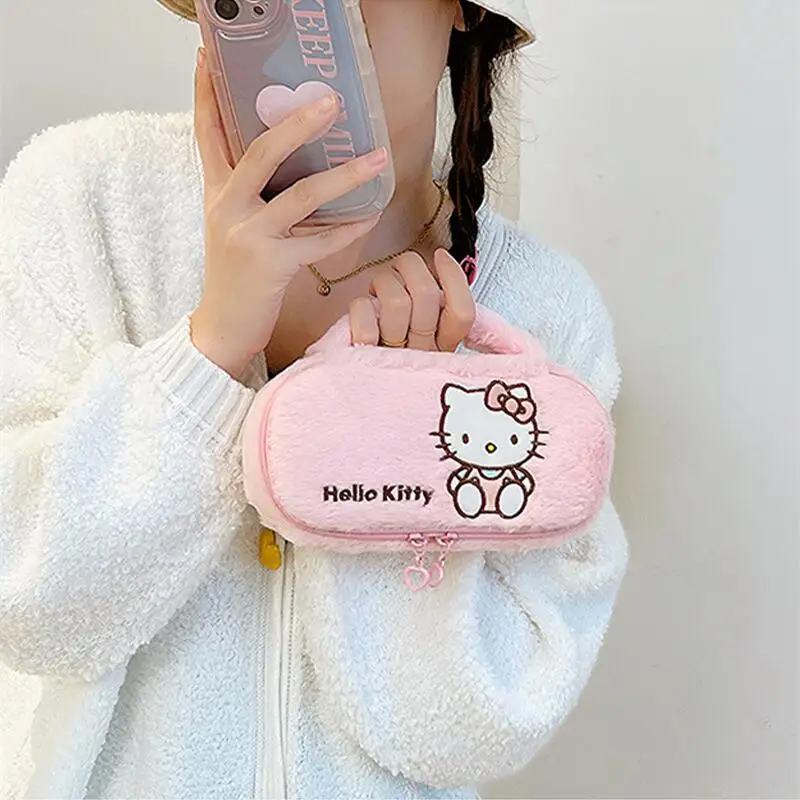 Sanrio-estuche de lápices de felpa de Hello Kitty para mujer, bolsa de cosméticos de dibujos animados para niña y niño, Kuromi My Melody,