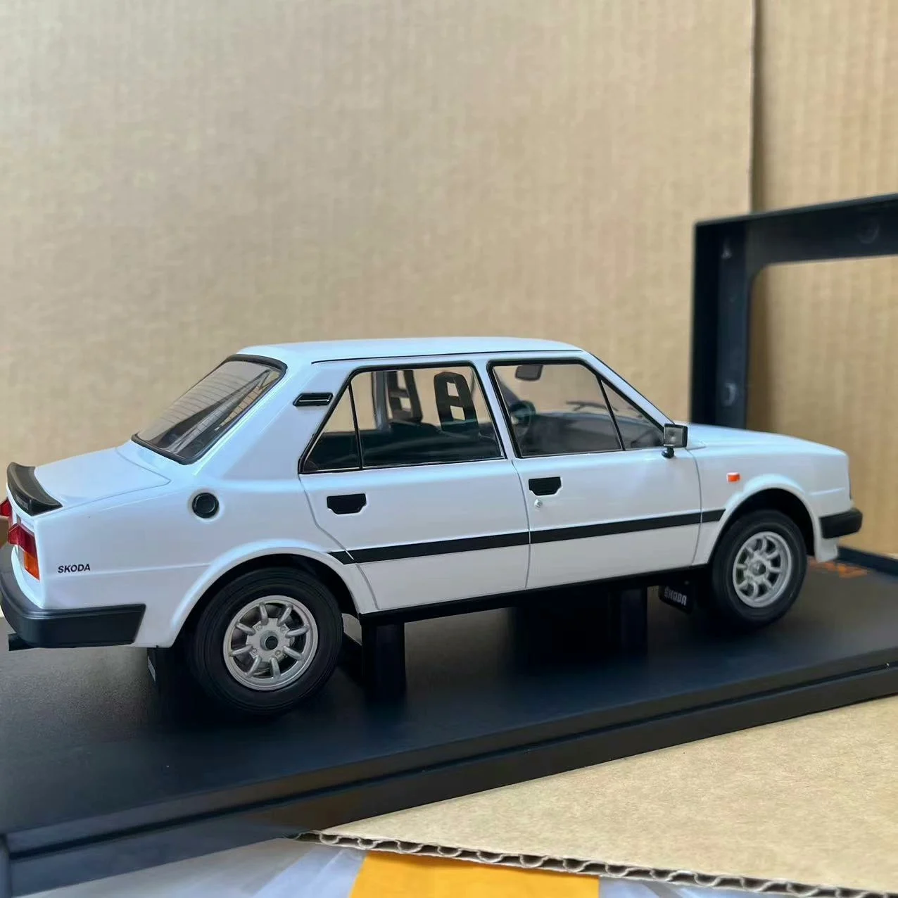 IXO 1:18 Scale SKODA 130L 1980 Simulation Alloy Car Model Diecast Toy Collectible Gifts Ornaments