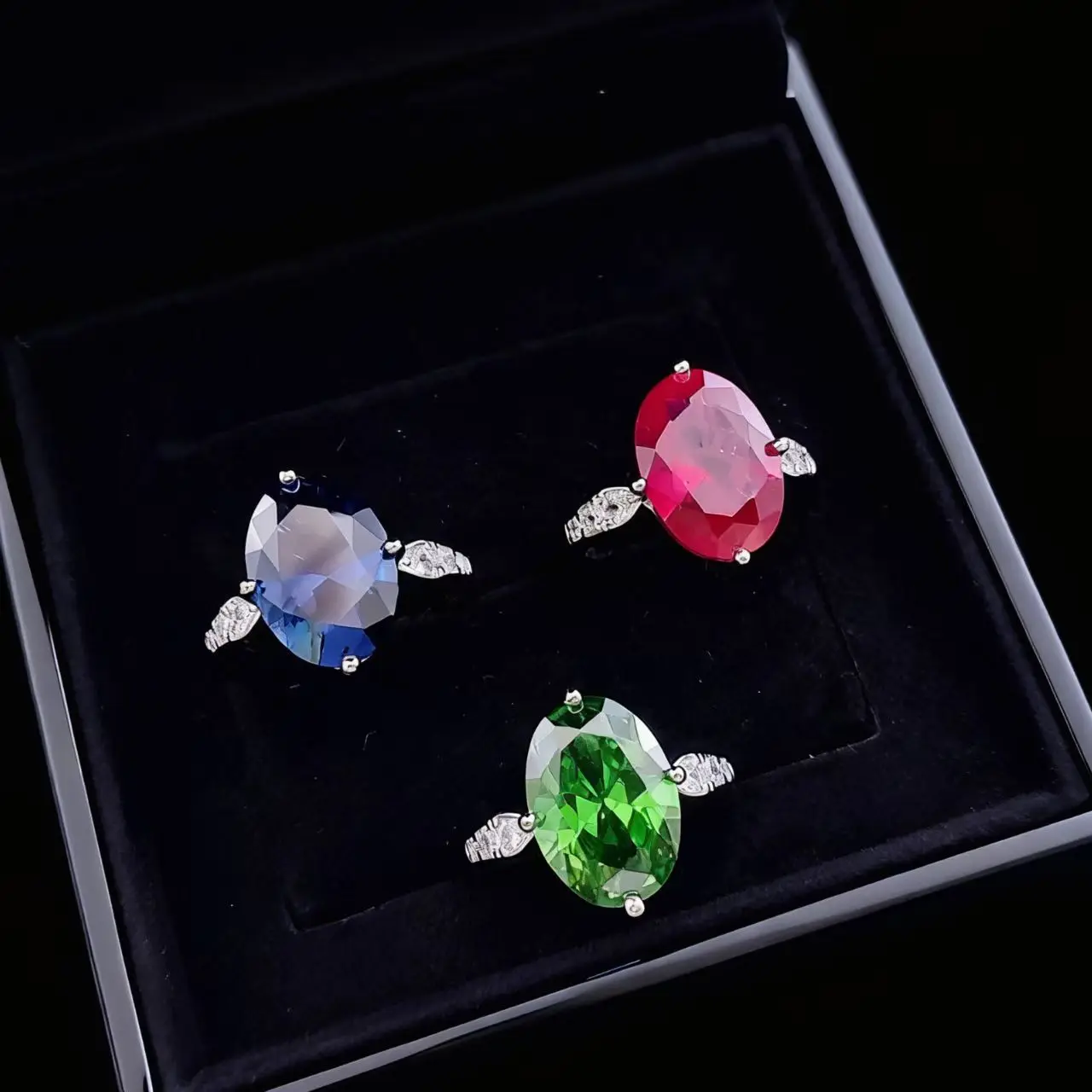 New fashion and luxurious jewelry set - green high-carat diamond open ring, round ruby and emerald ring for women