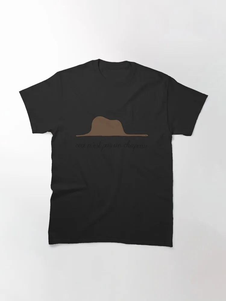 Ceci n’est pas un chapeau petit prince magritte Classic T-Shirt