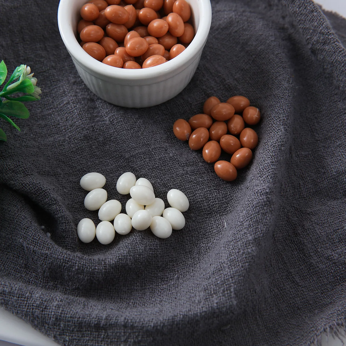 0.8cm Mini Dollhouse Miniature Simulation Chocolate Beans Eggs Food Model Pretend Play Kitchen Mini Doll Food Toy 100pc/lot